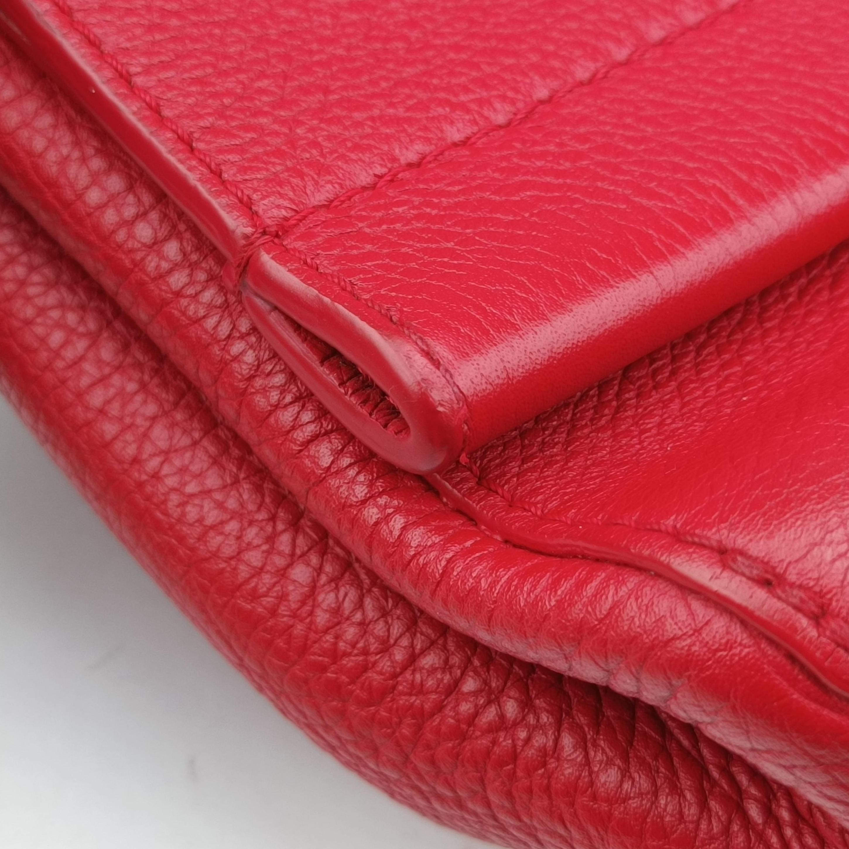 Pre-owned Louis Vuitton Lockme II ruby leather M50363 shoulderbag | stylenewstar