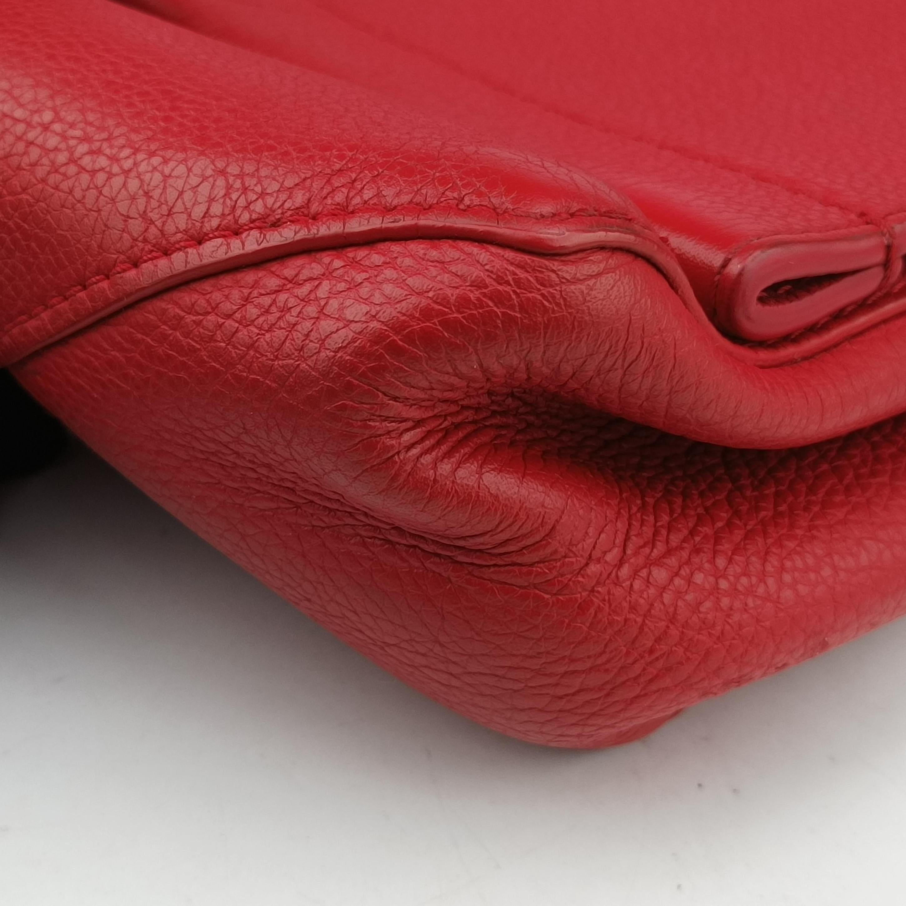 Pre-owned Louis Vuitton Lockme II ruby leather M50363 shoulderbag | stylenewstar