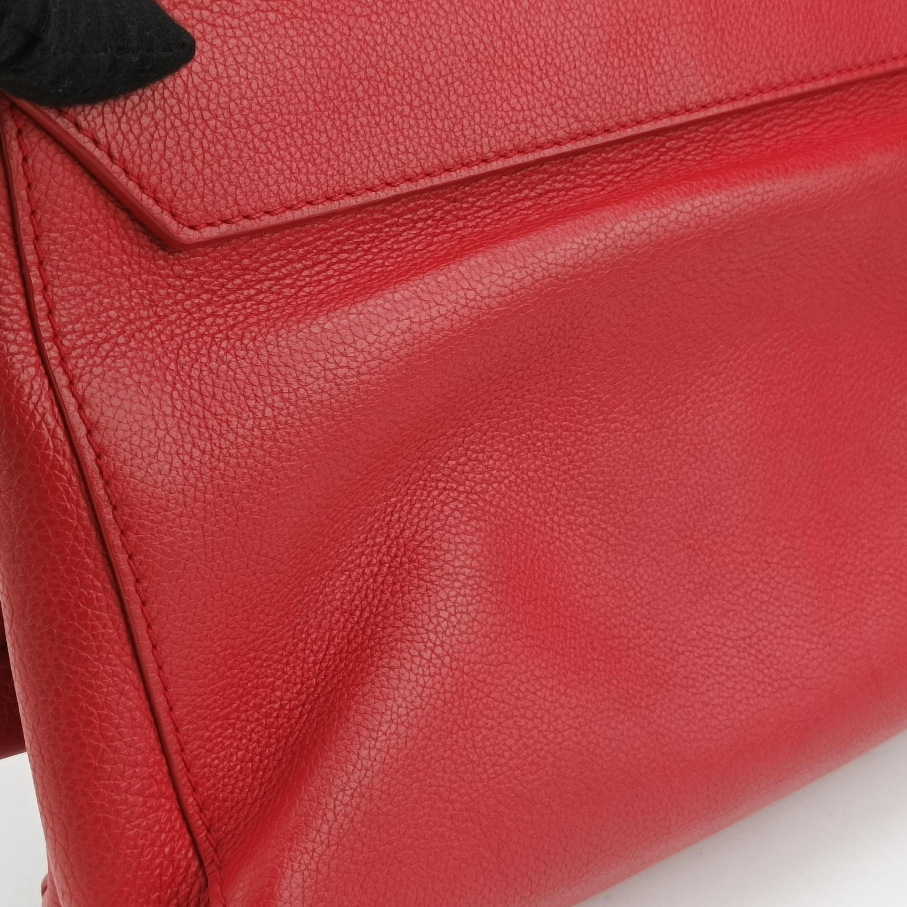 Pre-owned Louis Vuitton Lockme II ruby leather M50363 shoulderbag | stylenewstar