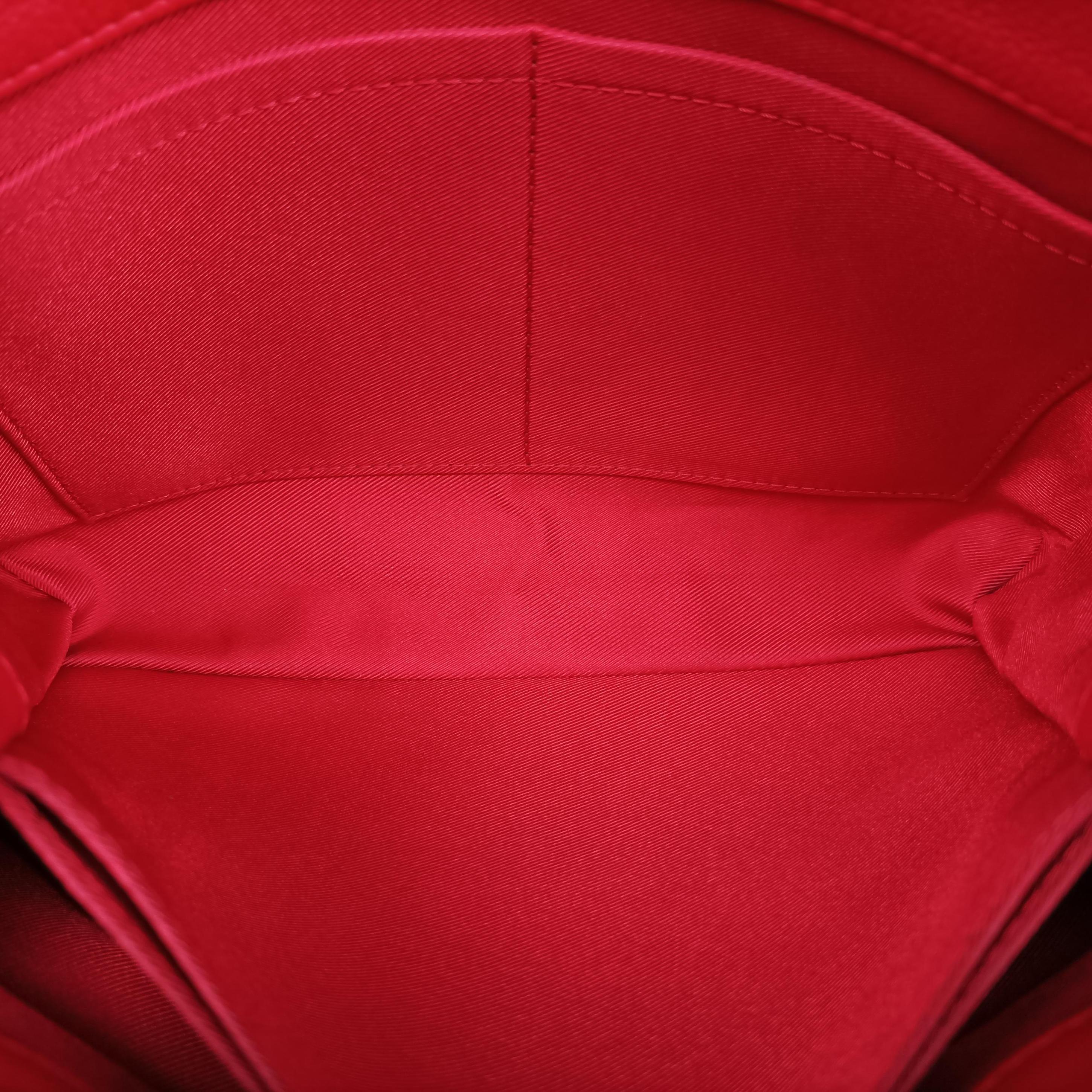 Pre-owned Louis Vuitton Lockme II ruby leather M50363 shoulderbag | stylenewstar