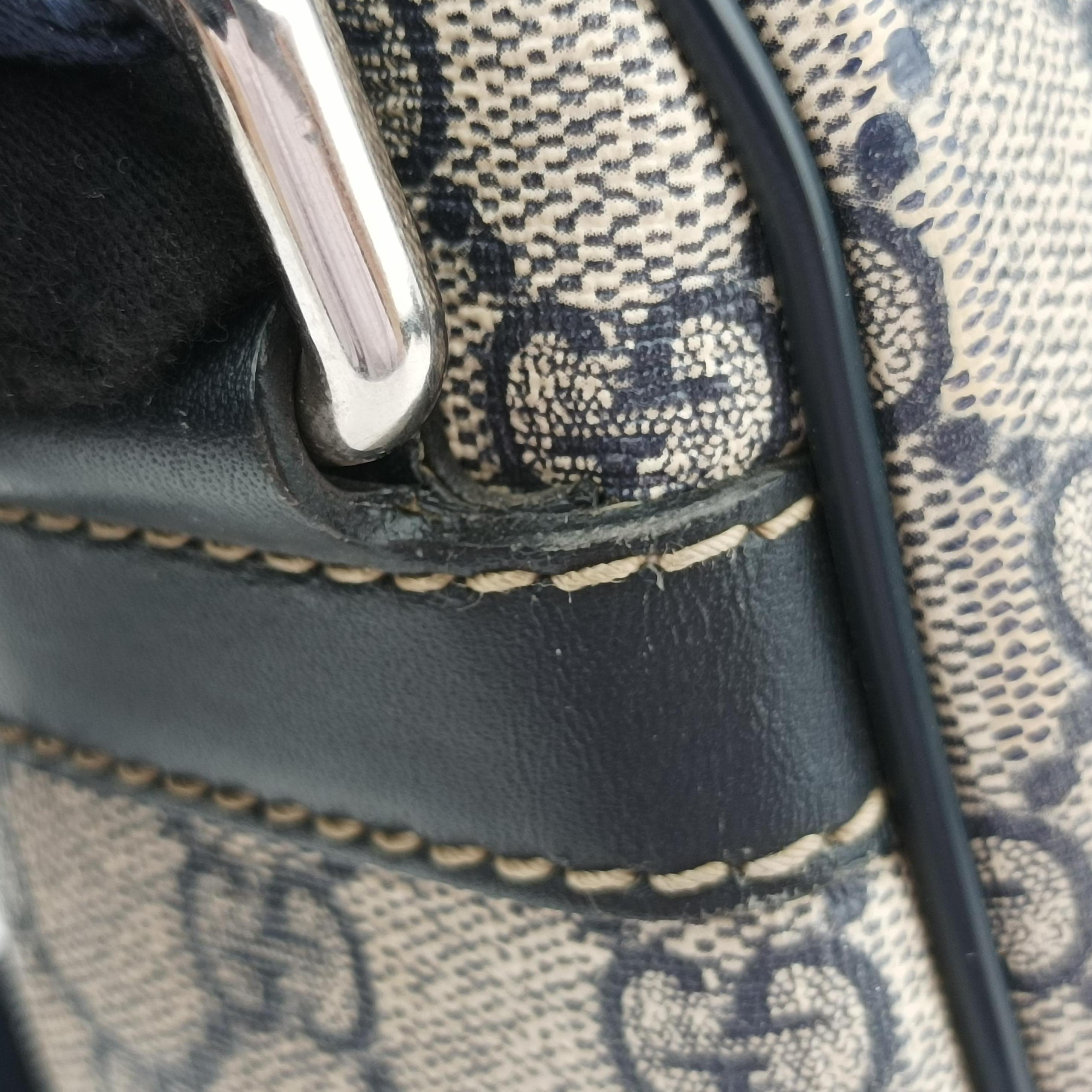 Pre-owned Gucci GG Supreme messenger Beige × Navy PVC coated canvas 246881 shoulderbag | stylenewstar
