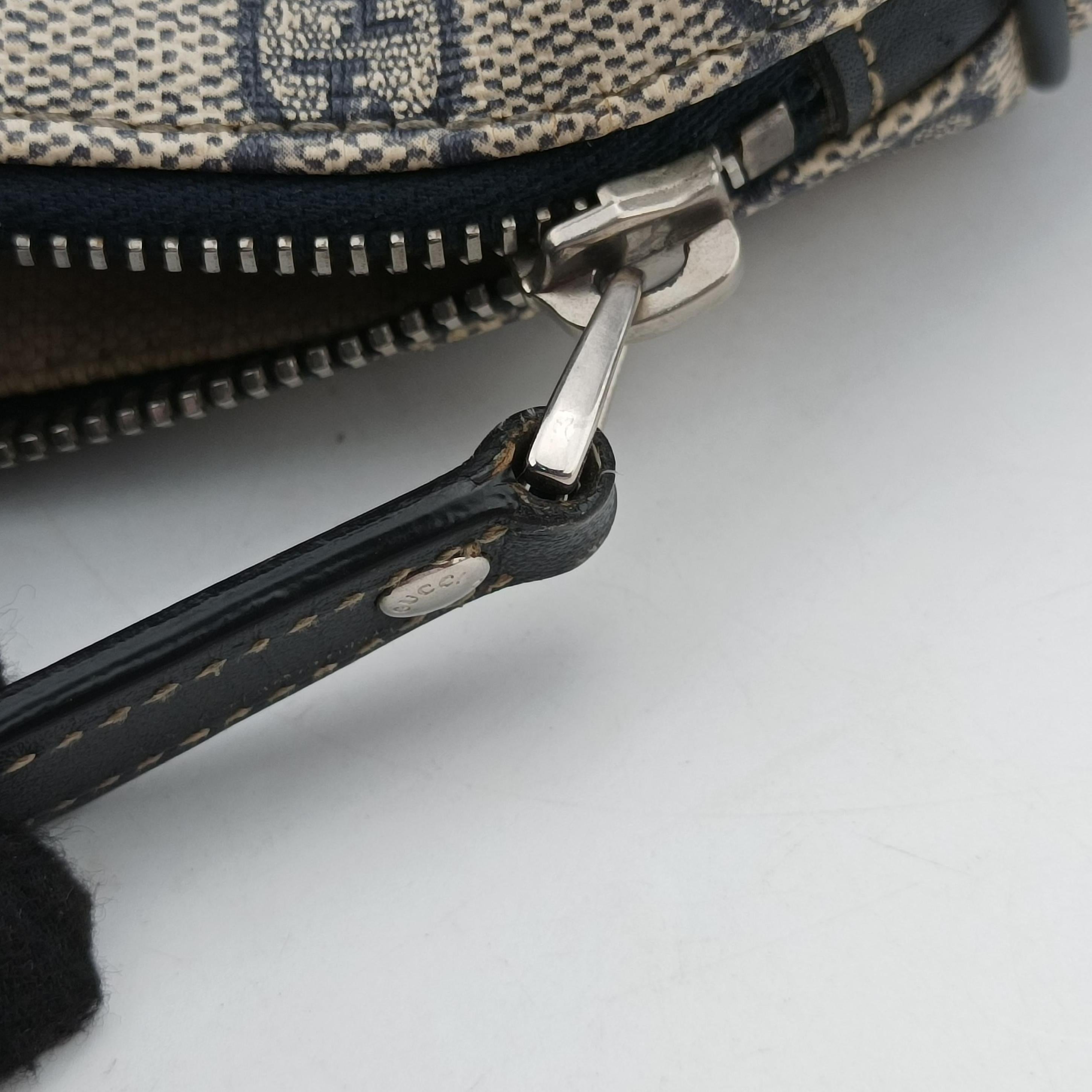Pre-owned Gucci GG Supreme messenger Beige × Navy PVC coated canvas 246881 shoulderbag | stylenewstar