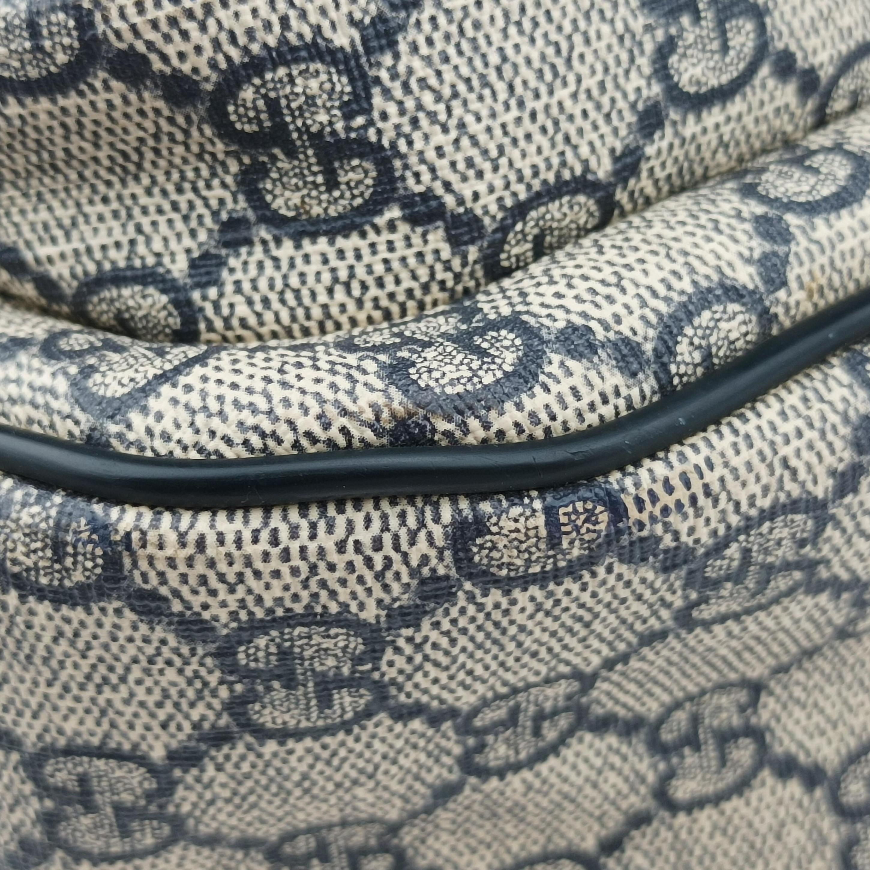 Pre-owned Gucci GG Supreme messenger Beige × Navy PVC coated canvas 246881 shoulderbag | stylenewstar