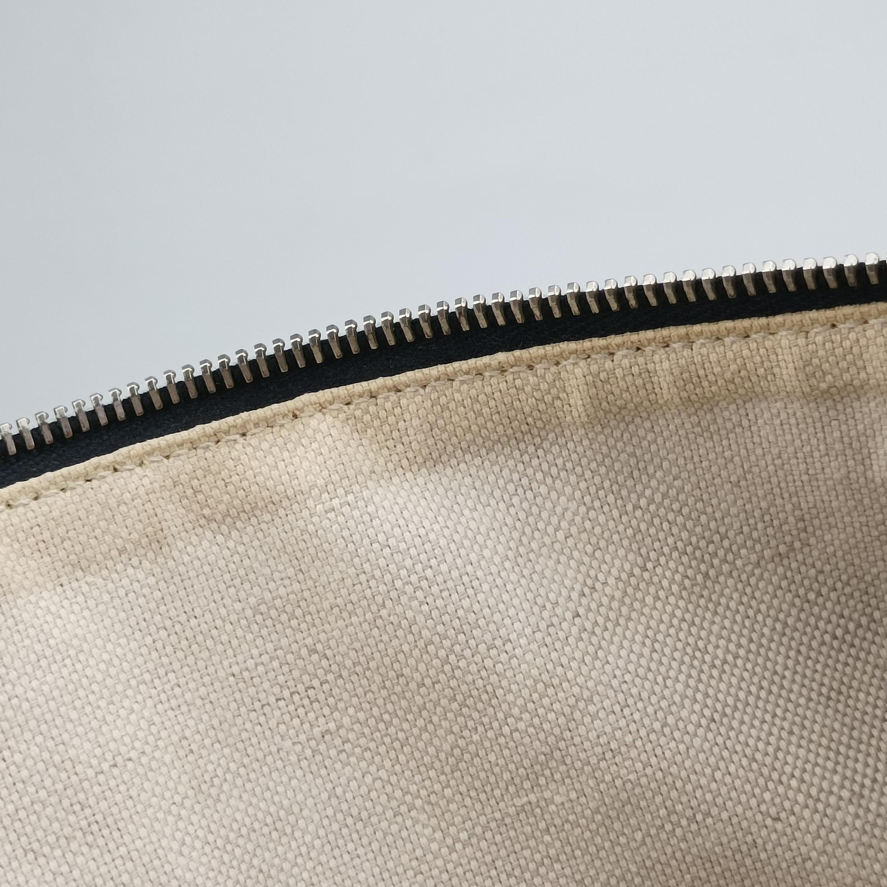 Pre-owned Gucci GG Supreme messenger Beige × Navy PVC coated canvas 246881 shoulderbag | stylenewstar