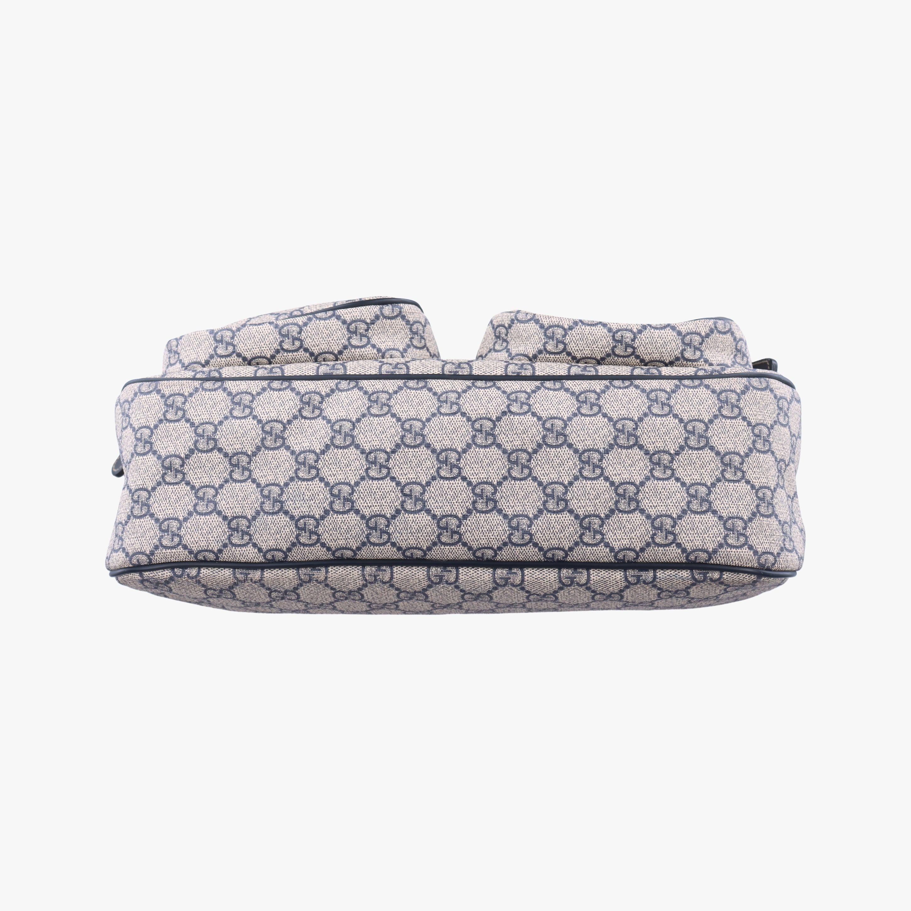 Pre-owned Gucci GG Supreme messenger Beige × Navy PVC coated canvas 246881 shoulderbag | stylenewstar