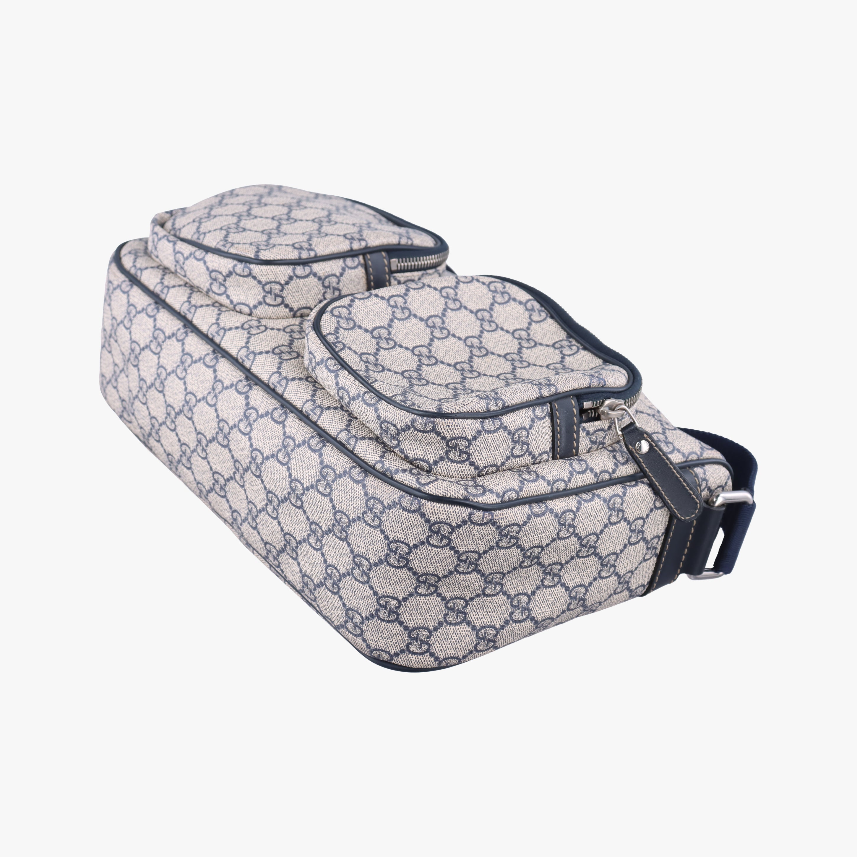 Pre-owned Gucci GG Supreme messenger Beige × Navy PVC coated canvas 246881 shoulderbag | stylenewstar