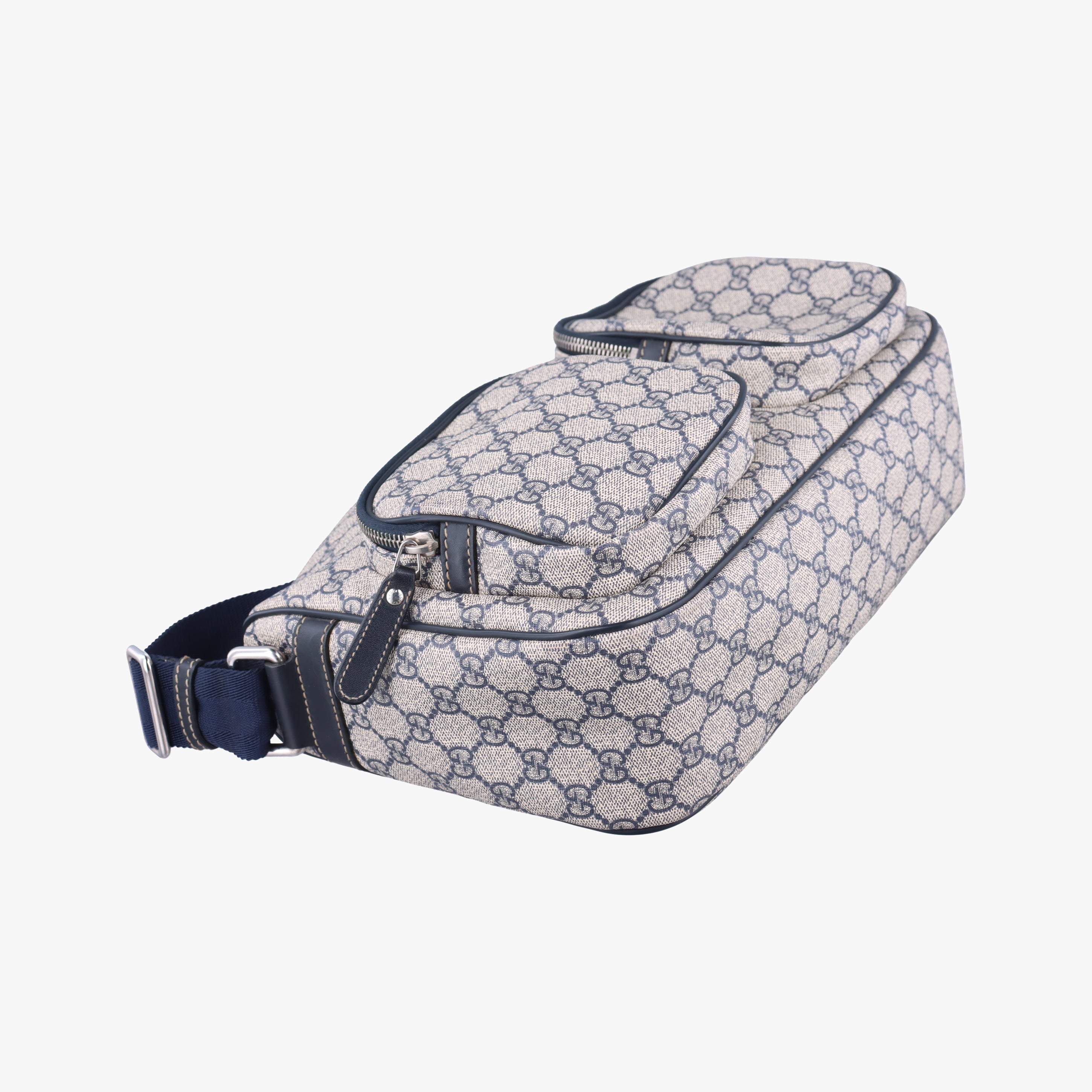 Pre-owned Gucci GG Supreme messenger Beige × Navy PVC coated canvas 246881 shoulderbag | stylenewstar
