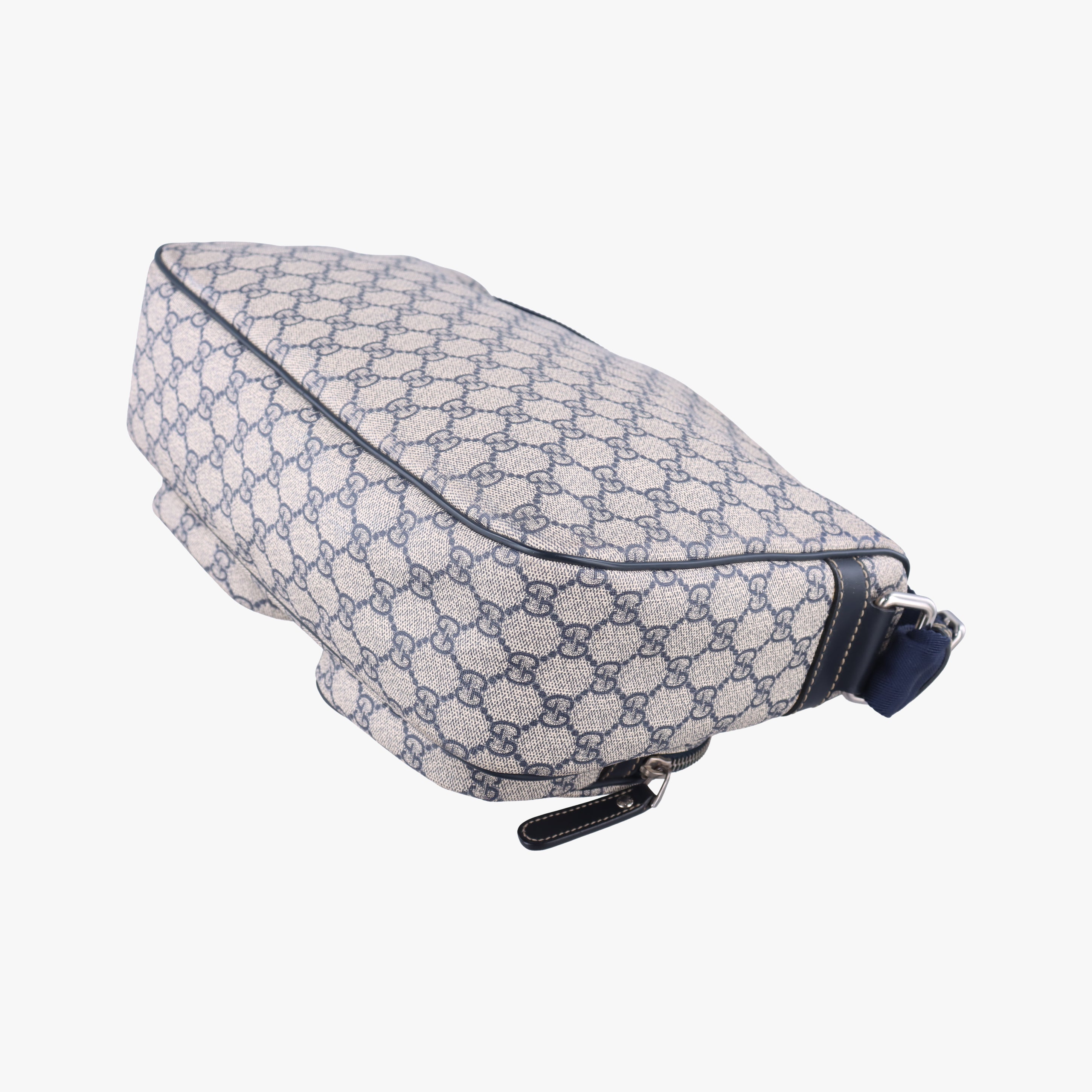 Pre-owned Gucci GG Supreme messenger Beige × Navy PVC coated canvas 246881 shoulderbag | stylenewstar