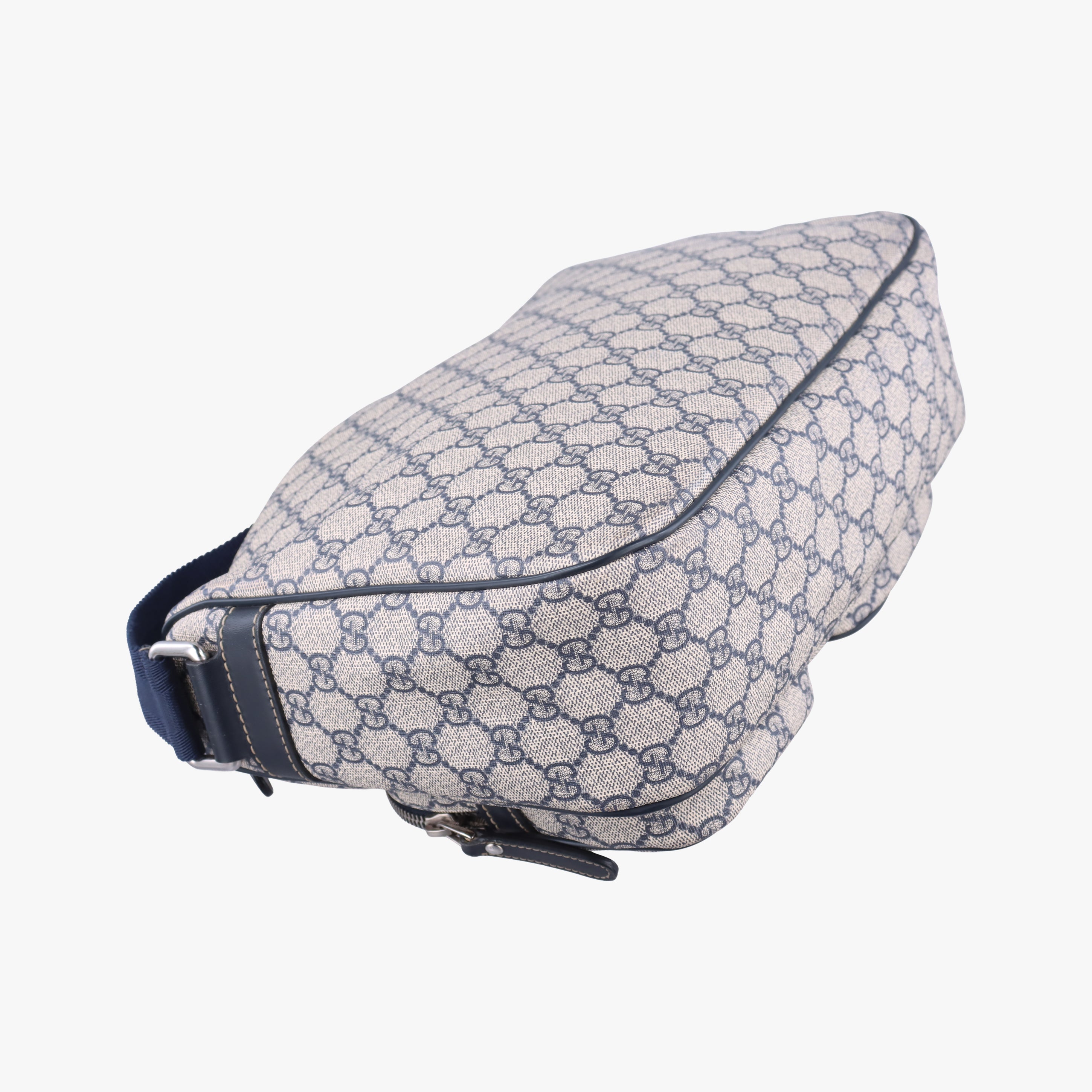 Pre-owned Gucci GG Supreme messenger Beige × Navy PVC coated canvas 246881 shoulderbag | stylenewstar