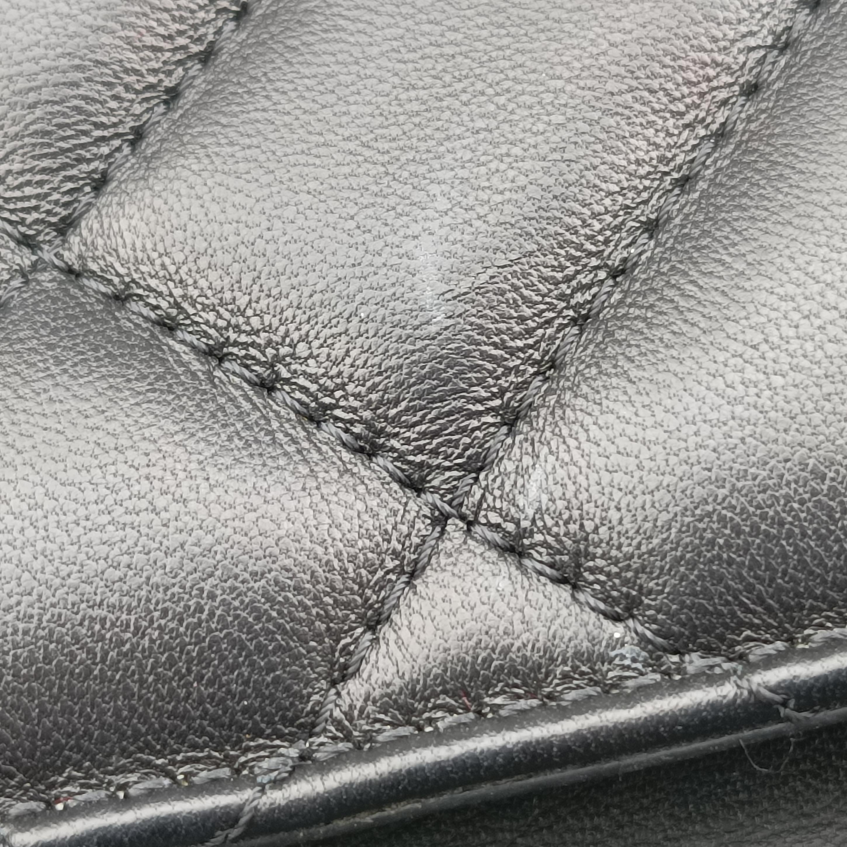 Pre-owned VERSACE Medusa Black Leather  shoulderbag | stylenewstar