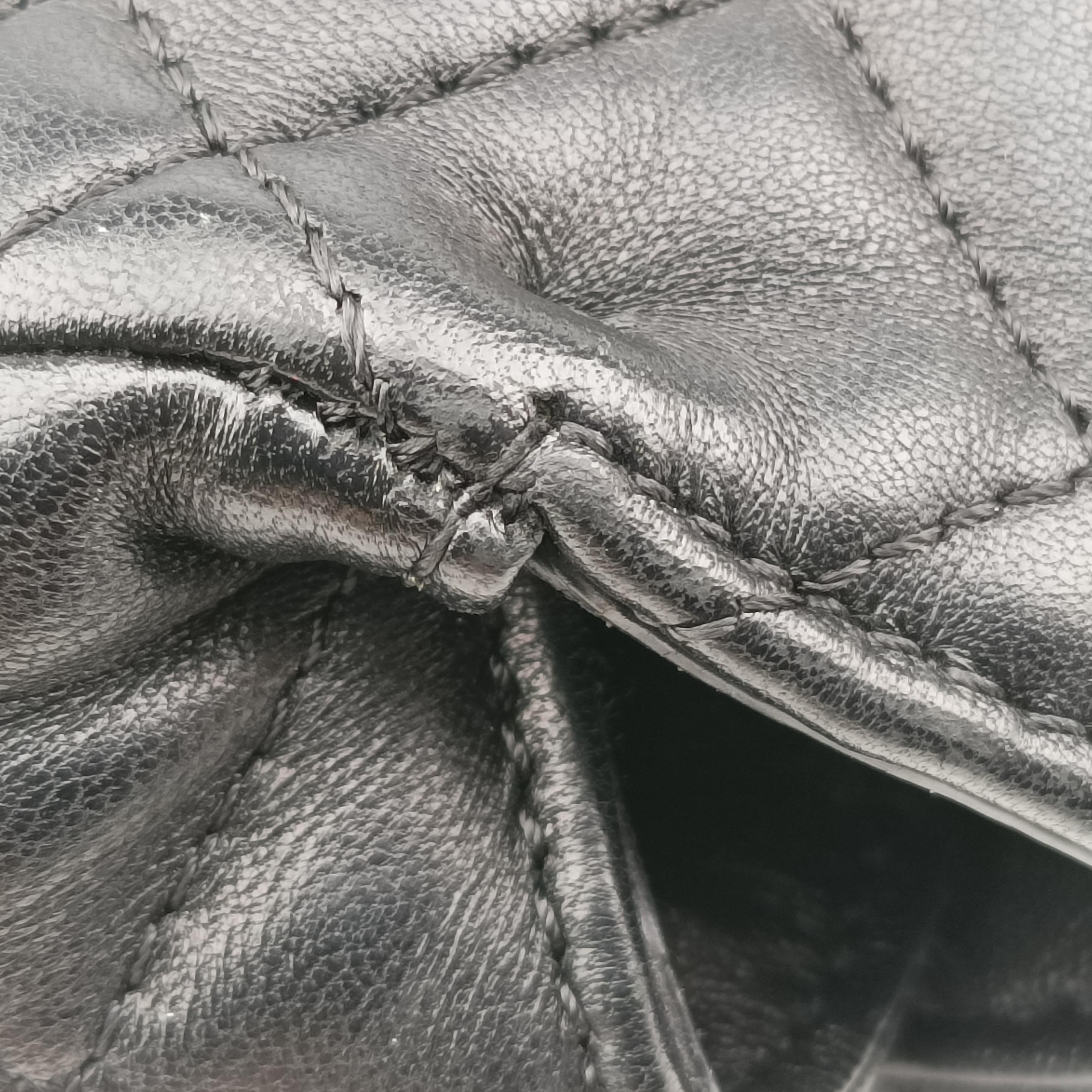 Pre-owned VERSACE Medusa Black Leather  shoulderbag | stylenewstar