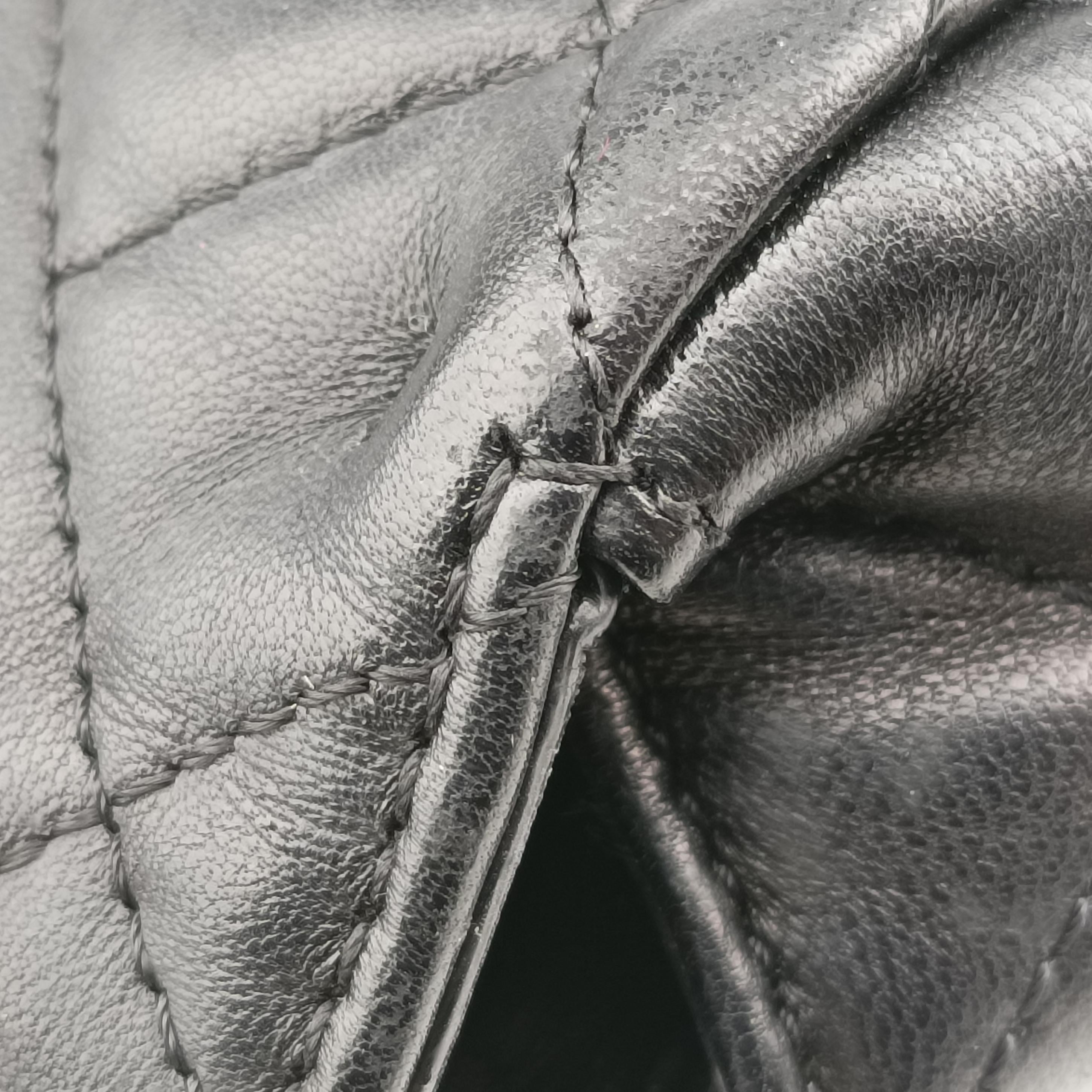 Pre-owned VERSACE Medusa Black Leather  shoulderbag | stylenewstar