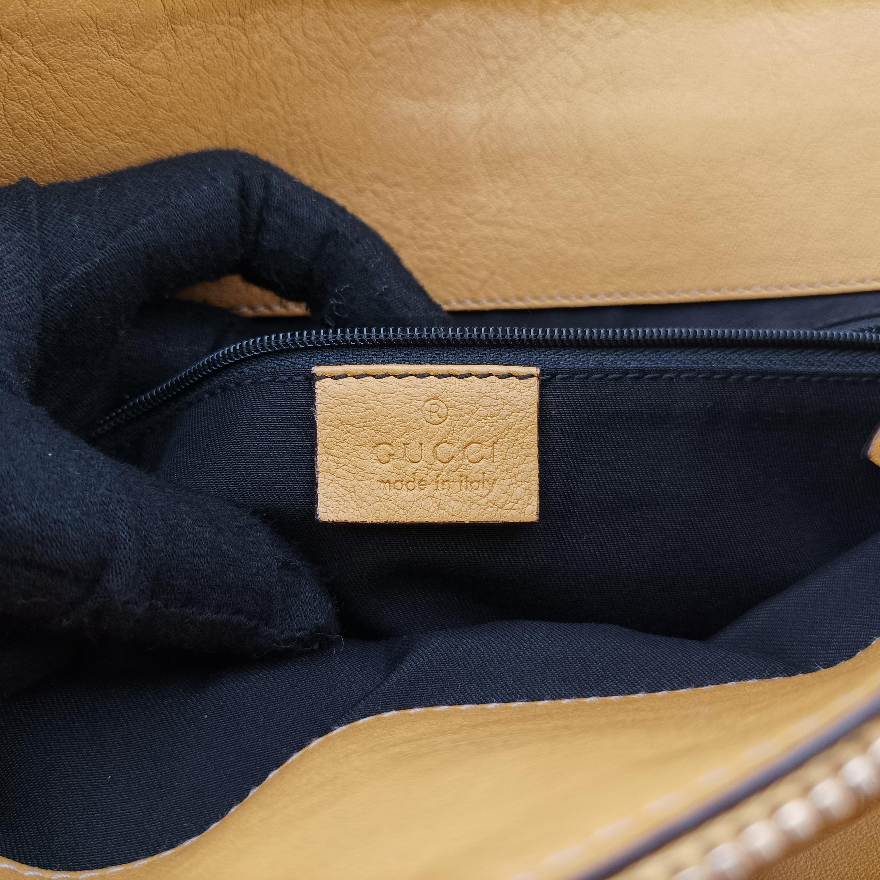 Pre-owned Gucci Abbey Yellow Leather 189831 handbag | stylenewstar