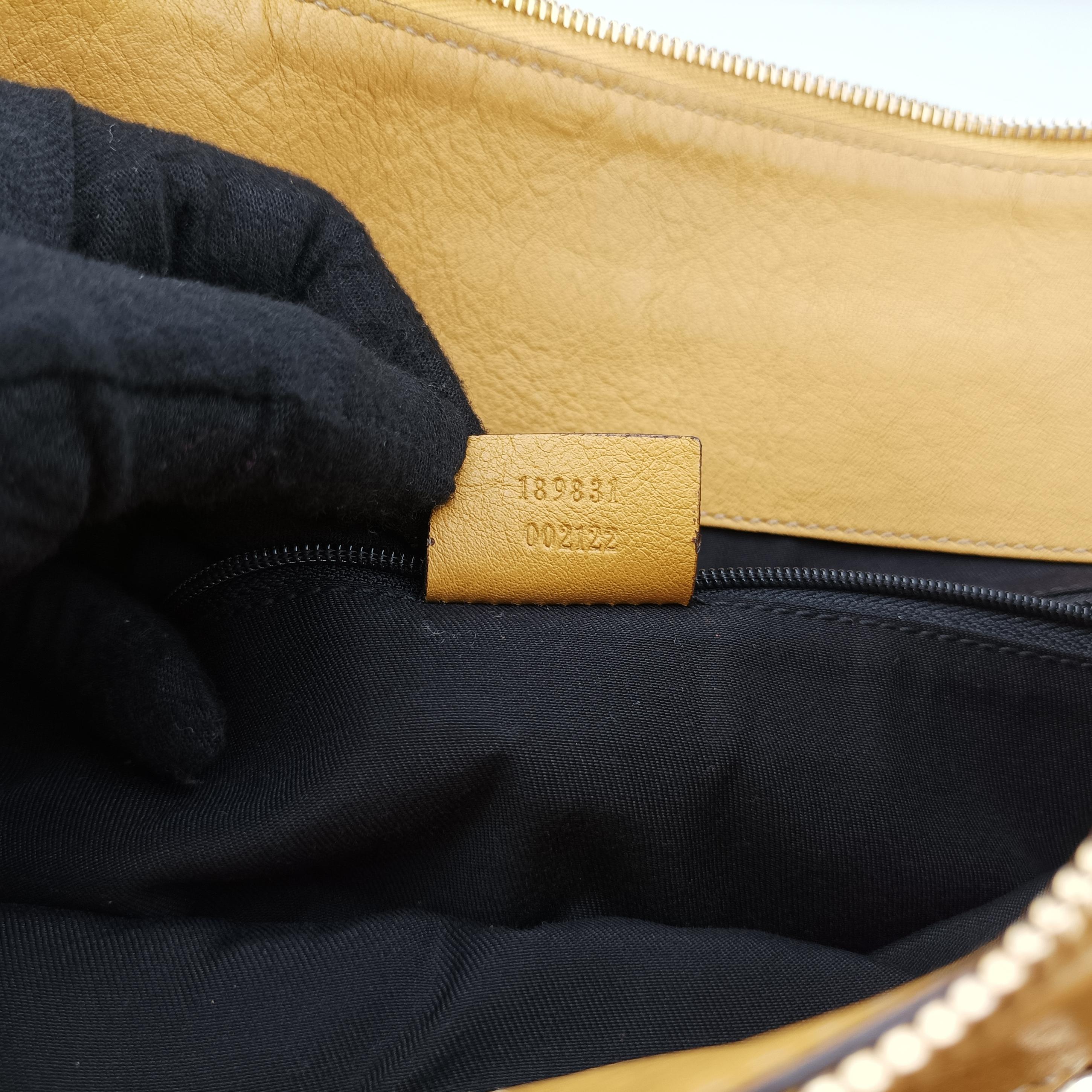 Pre-owned Gucci Abbey Yellow Leather 189831 handbag | stylenewstar