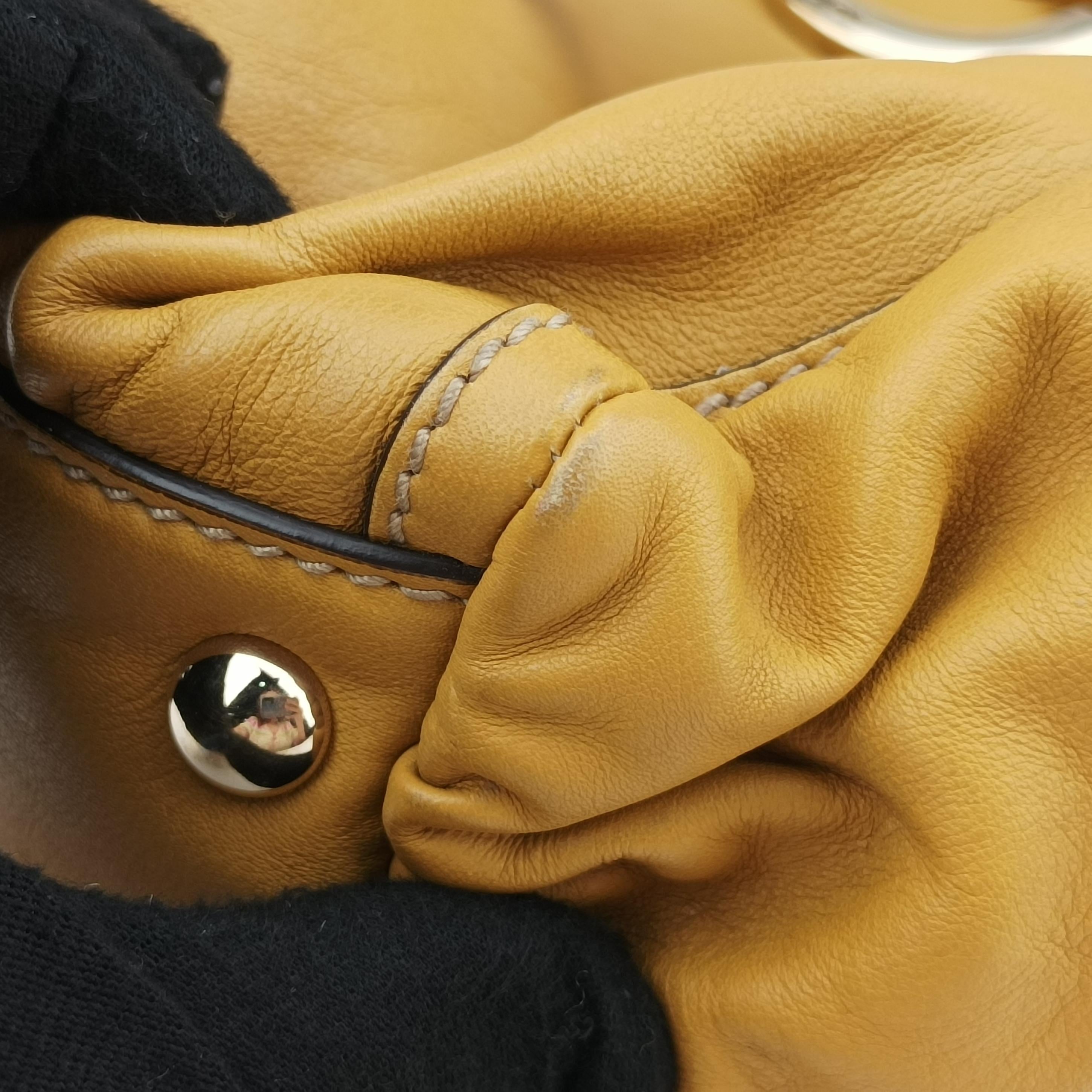 Pre-owned Gucci Abbey Yellow Leather 189831 handbag | stylenewstar