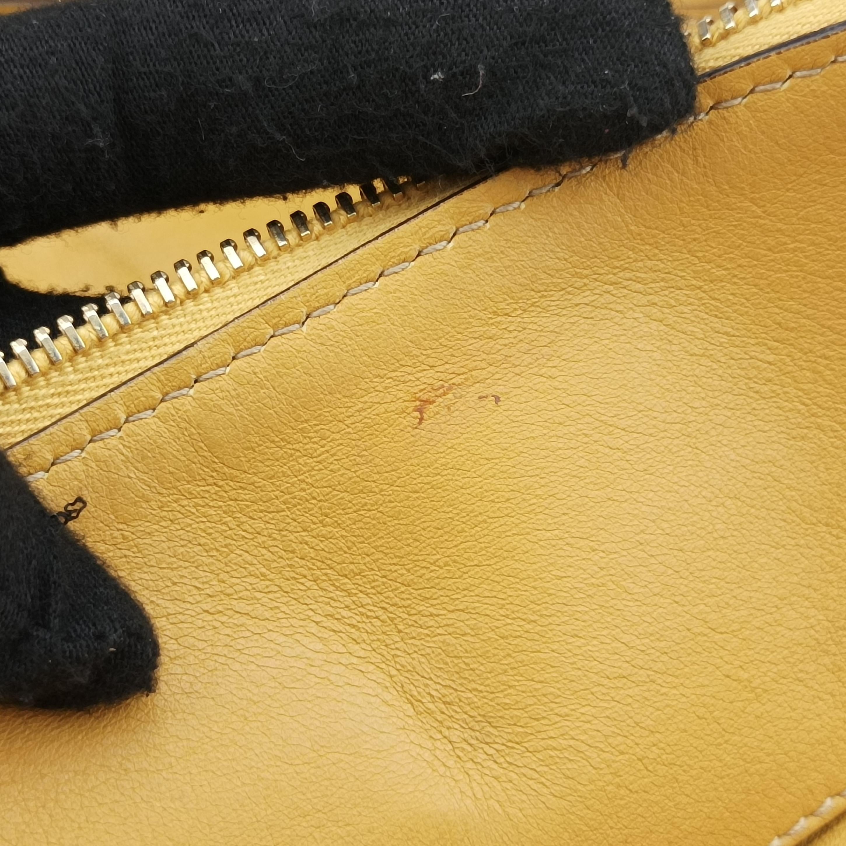 Pre-owned Gucci Abbey Yellow Leather 189831 handbag | stylenewstar