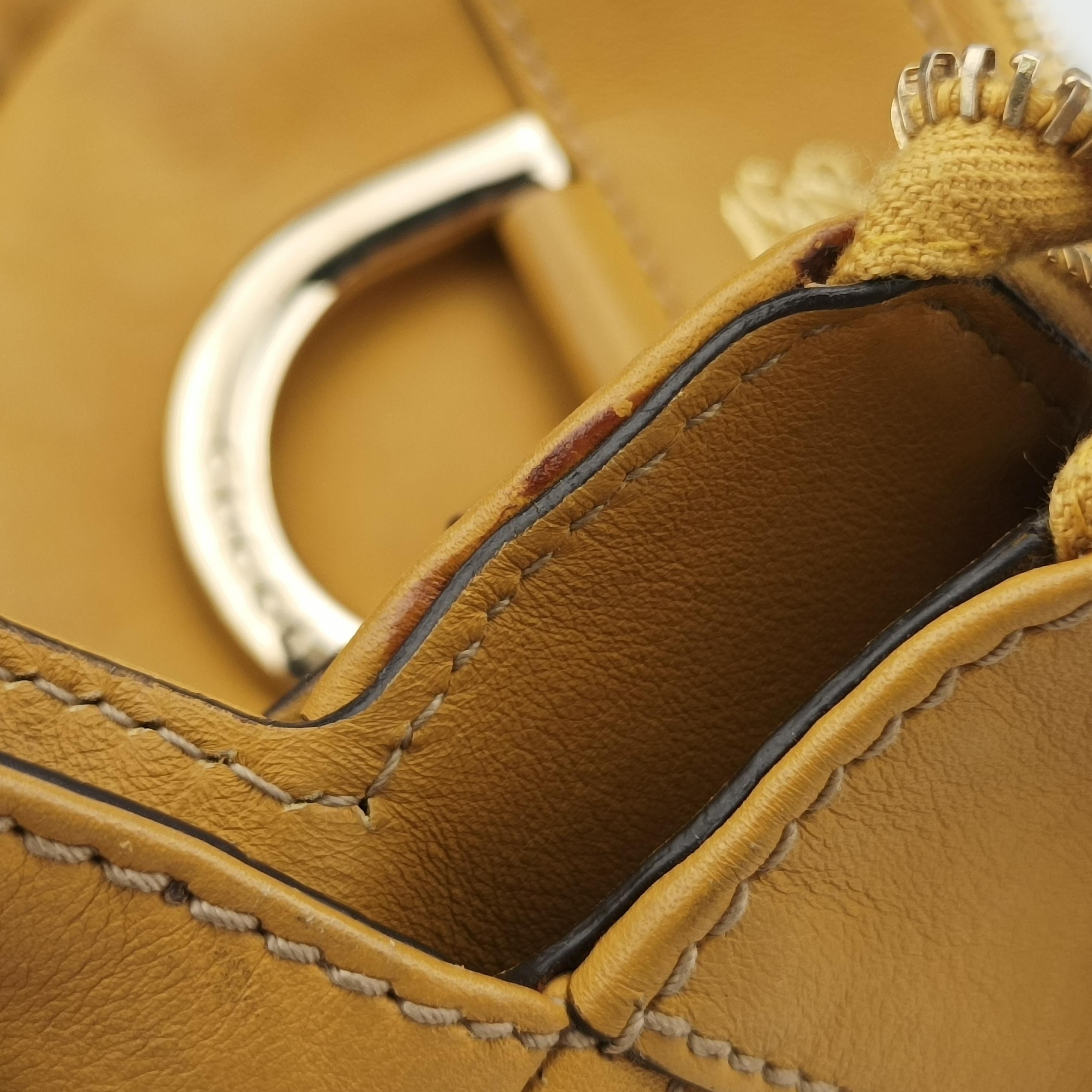 Pre-owned Gucci Abbey Yellow Leather 189831 handbag | stylenewstar