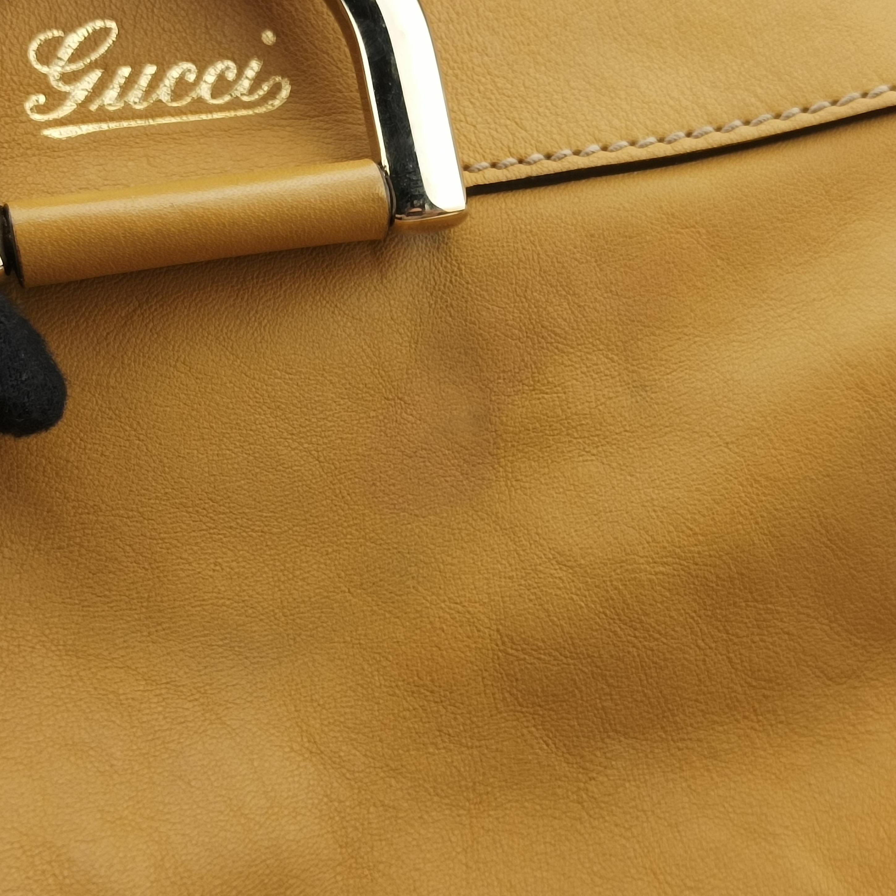 Pre-owned Gucci Abbey Yellow Leather 189831 handbag | stylenewstar