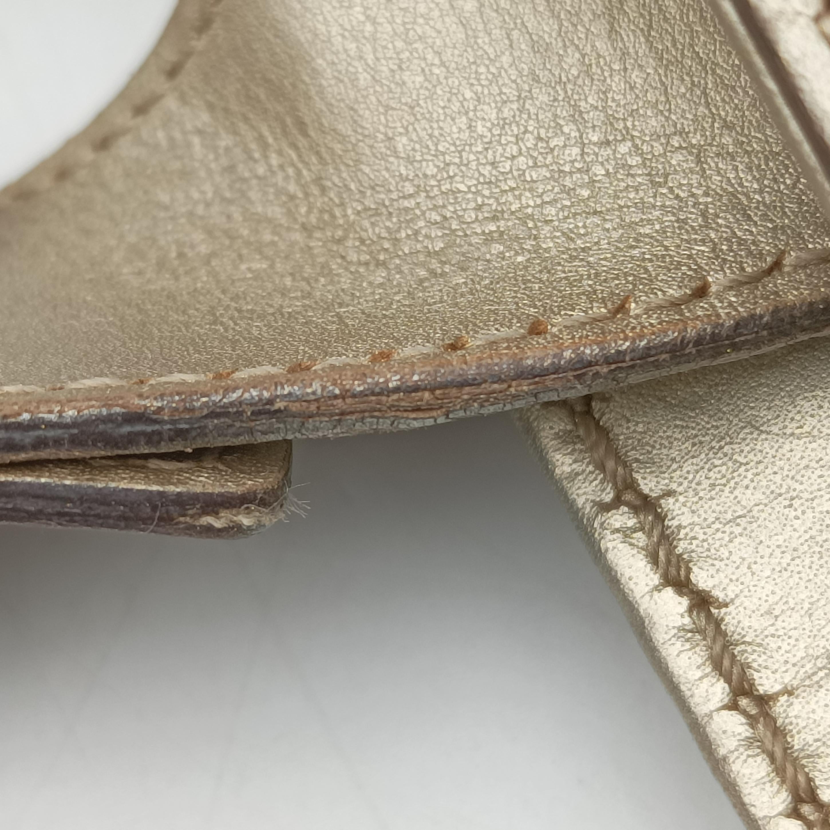 Pre-owned Gucci Sukey Golden Leather 296835 handbag | stylenewstar