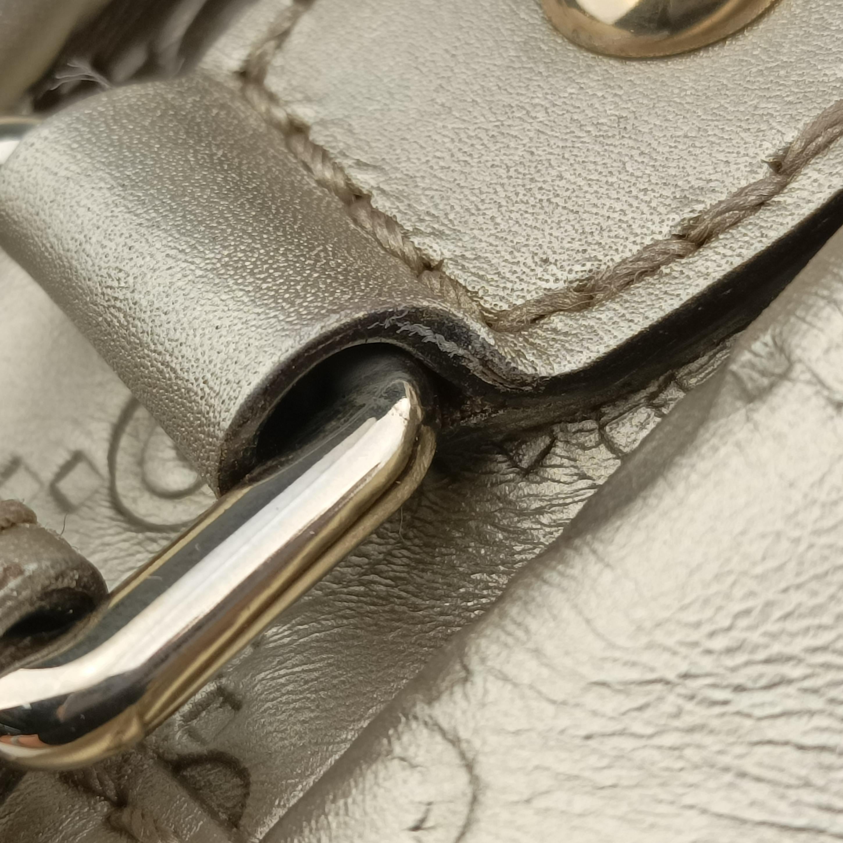 Pre-owned Gucci Sukey Golden Leather 296835 handbag | stylenewstar