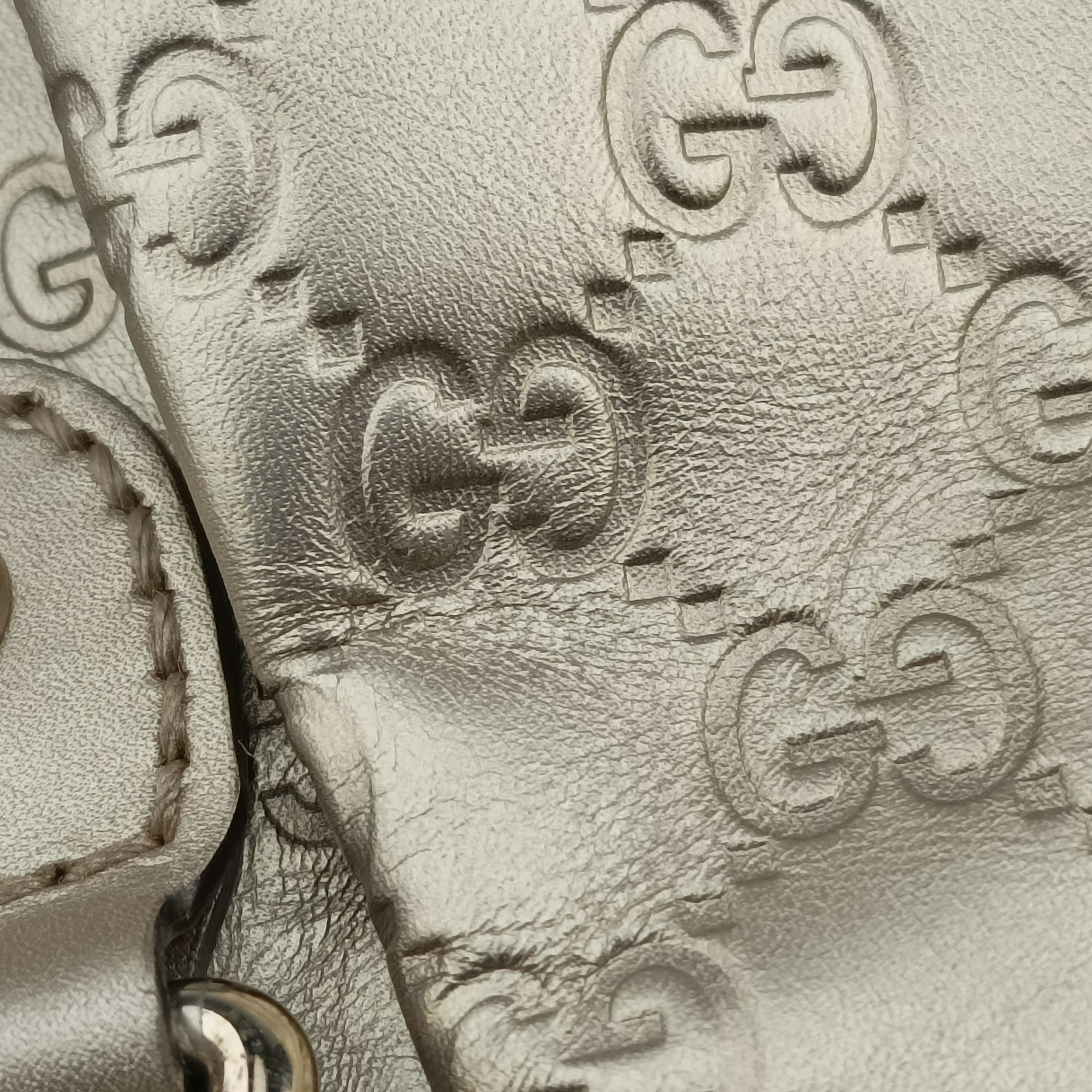 Pre-owned Gucci Sukey Golden Leather 296835 handbag | stylenewstar