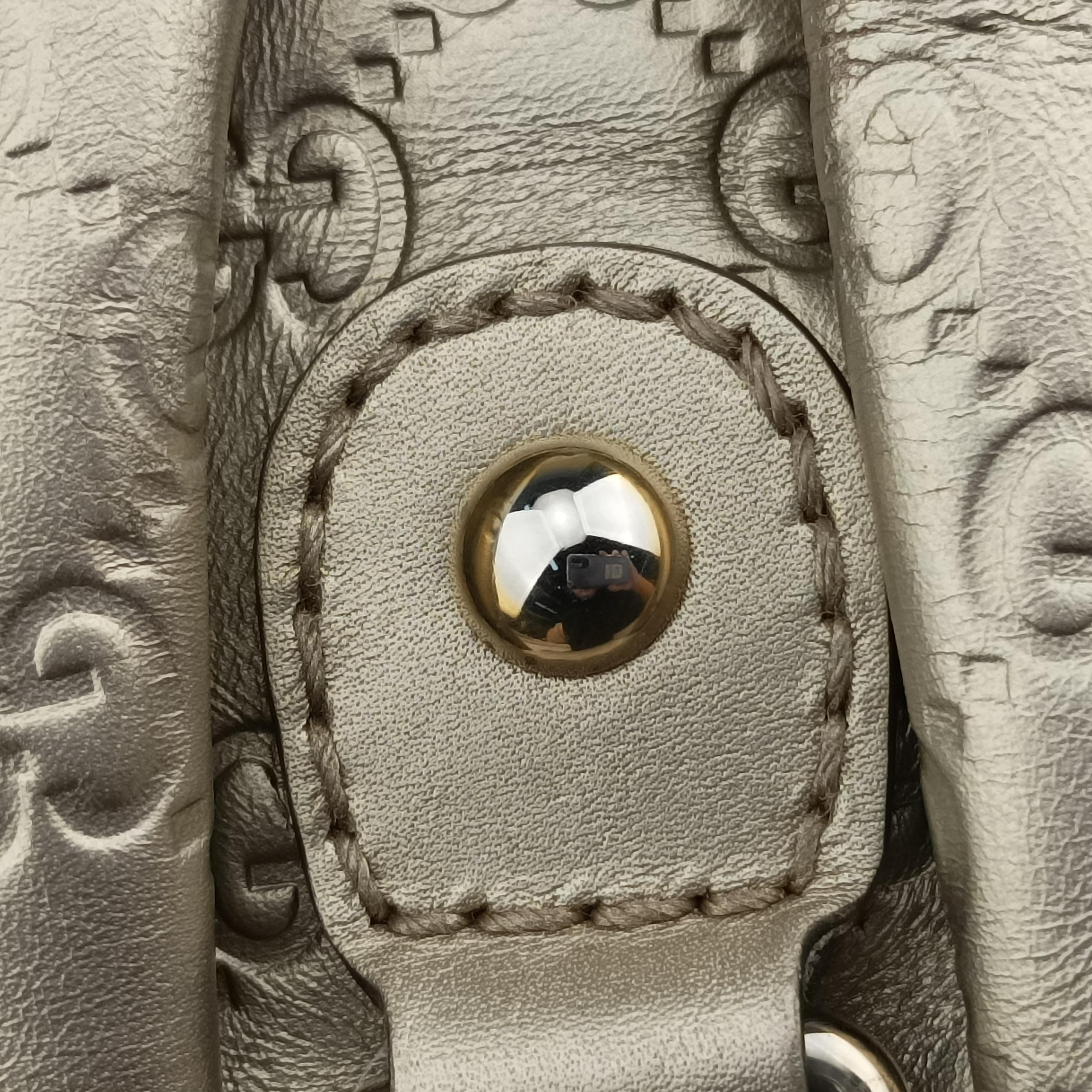 Pre-owned Gucci Sukey Golden Leather 296835 handbag | stylenewstar