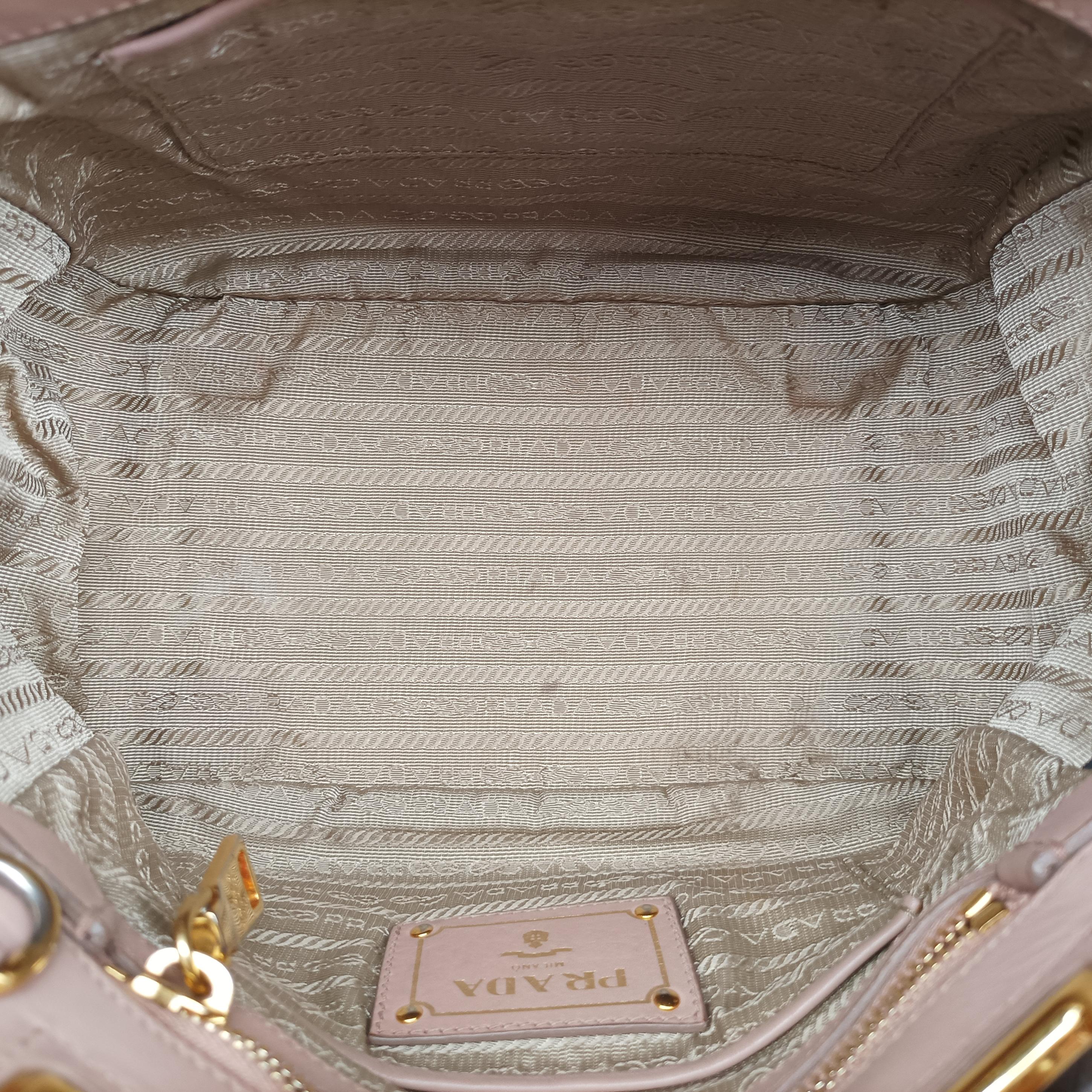 Vintage Prada Ribbon Pink Leather  shoulderbag | stylenewstar