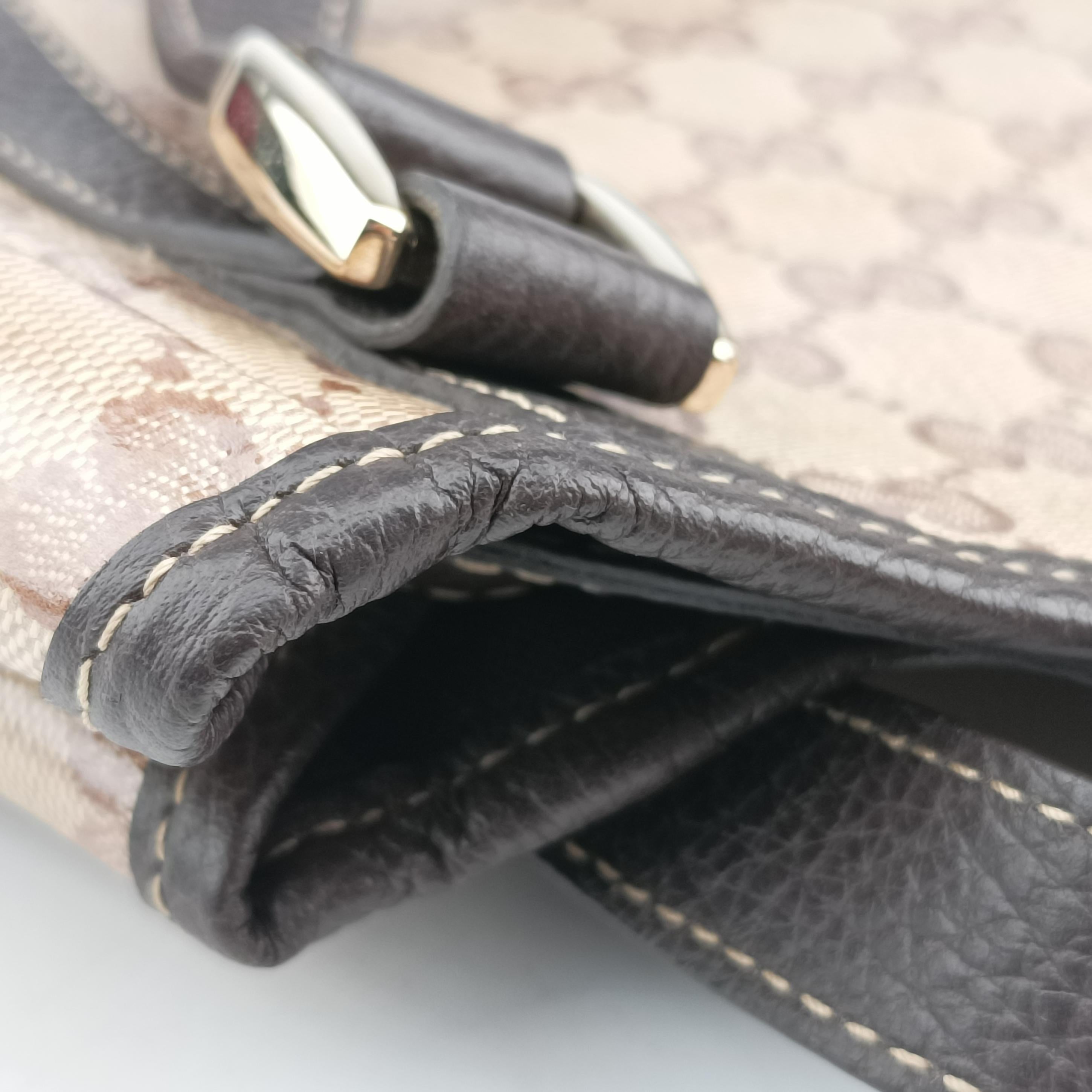Pre-owned Gucci Abbey Brown PVC coated canvas 293578 handbag | stylenewstar