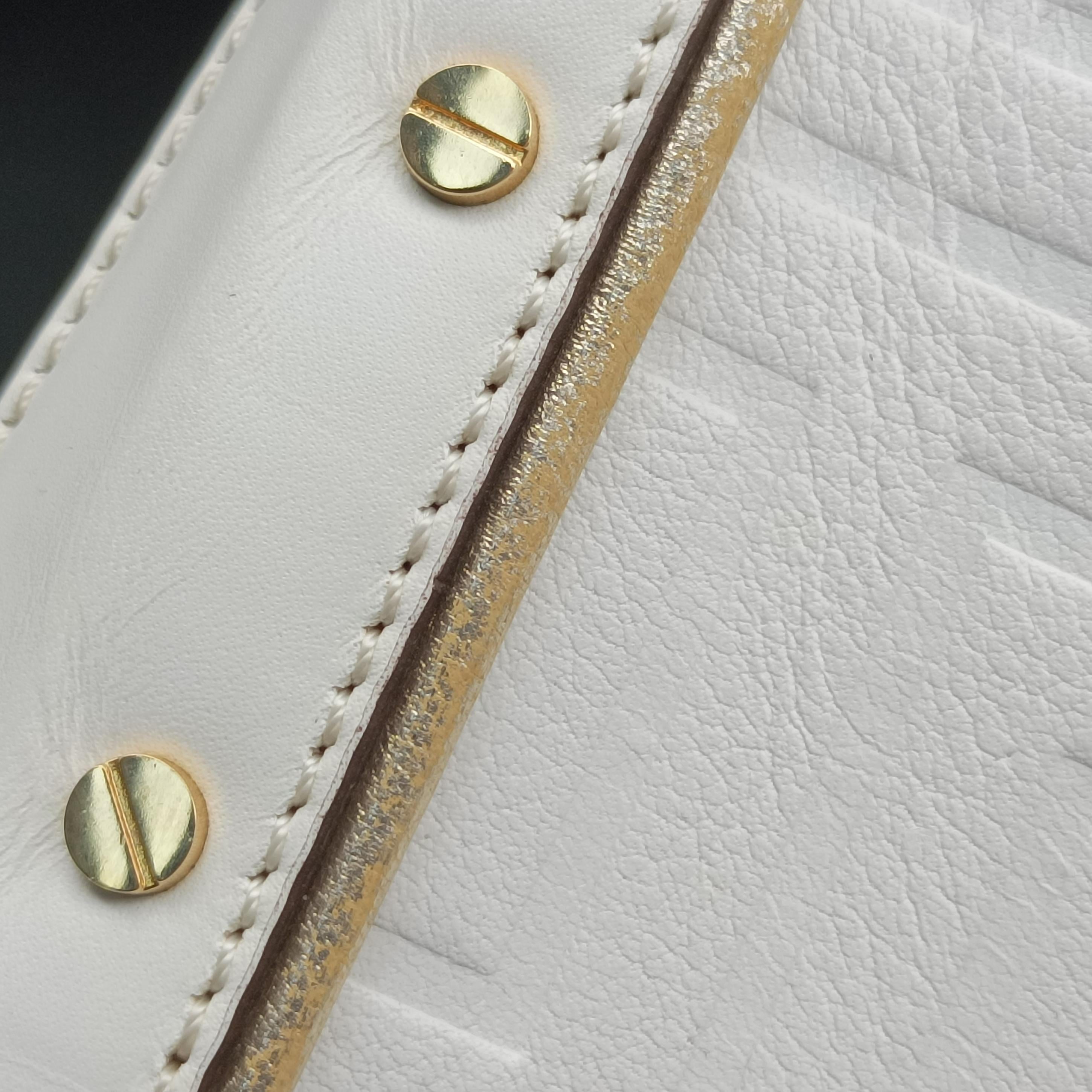 Secondhand VERSACE quilted White leather  handbag | stylenewstar