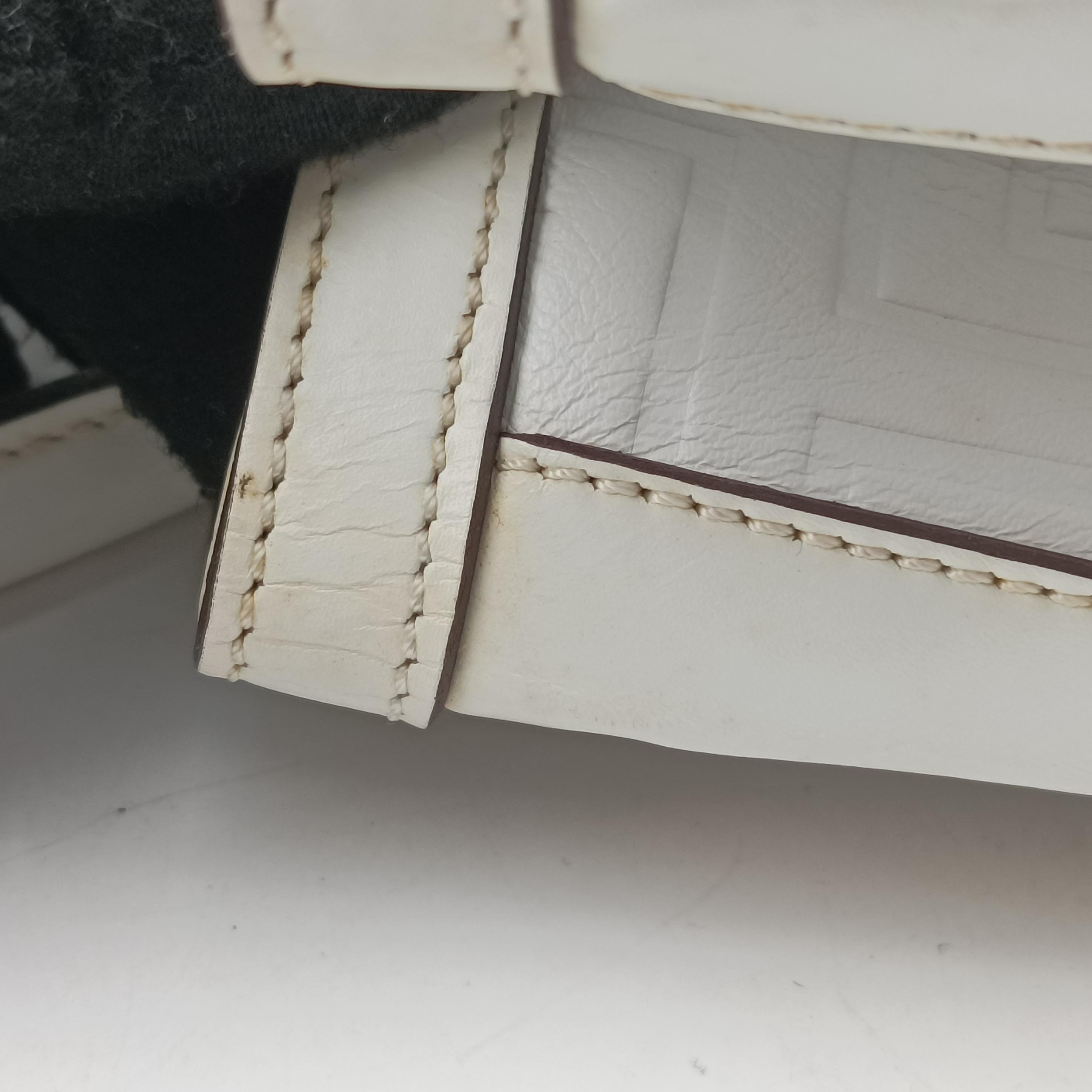 Secondhand VERSACE quilted White leather  handbag | stylenewstar
