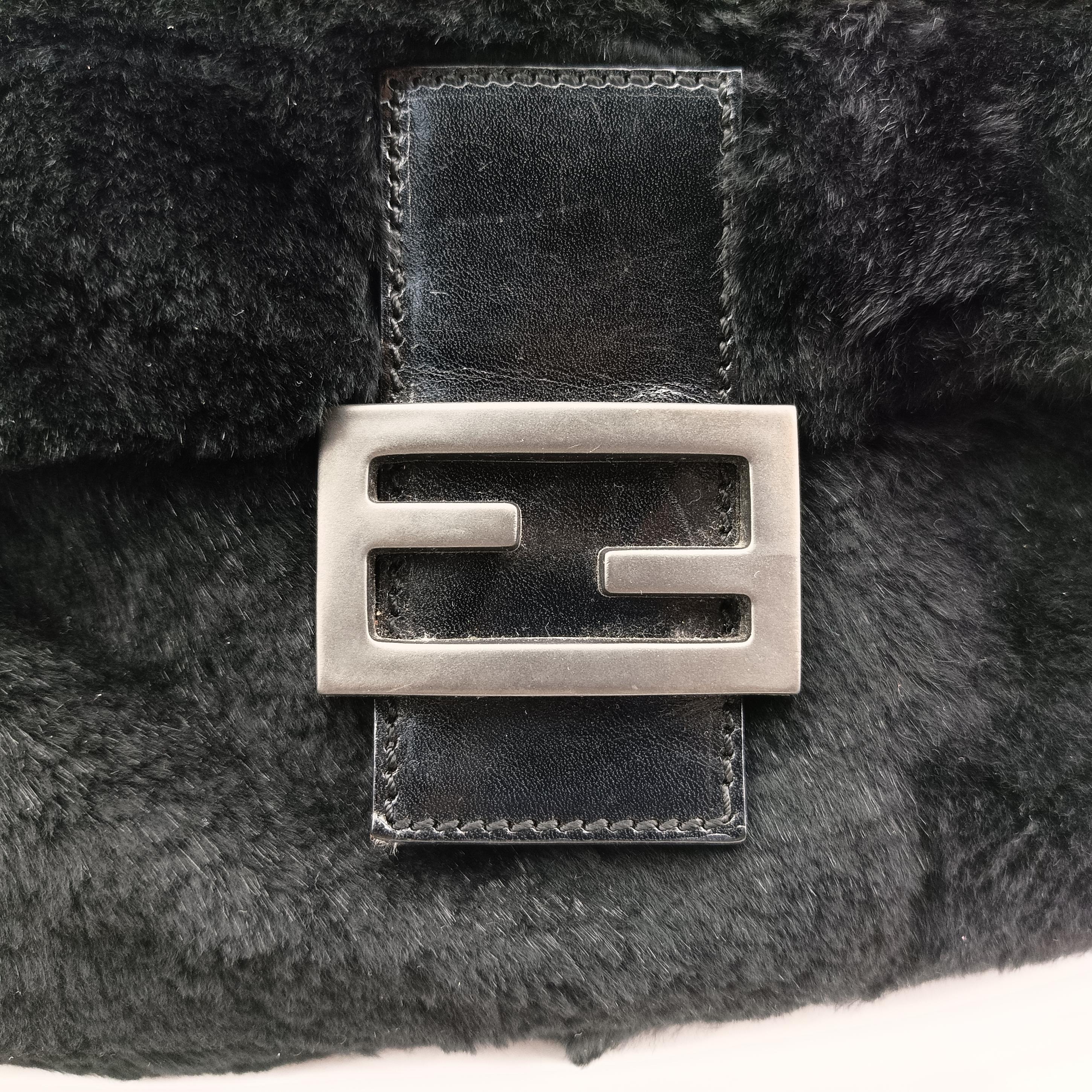 Pre-owned Fendi Baguette Black Fur×Leather  shoulderbag | stylenewstar