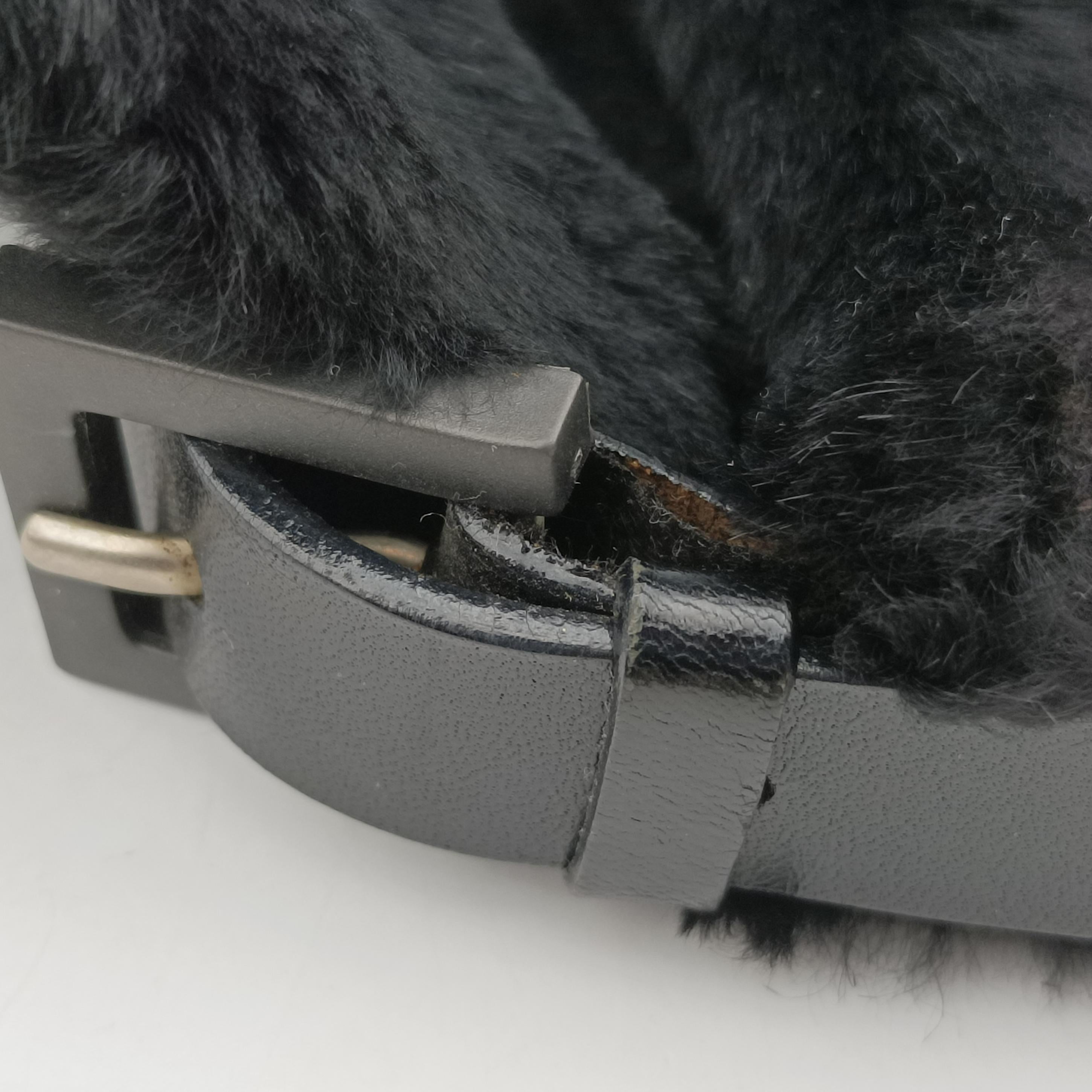 Pre-owned Fendi Baguette Black Fur×Leather  shoulderbag | stylenewstar