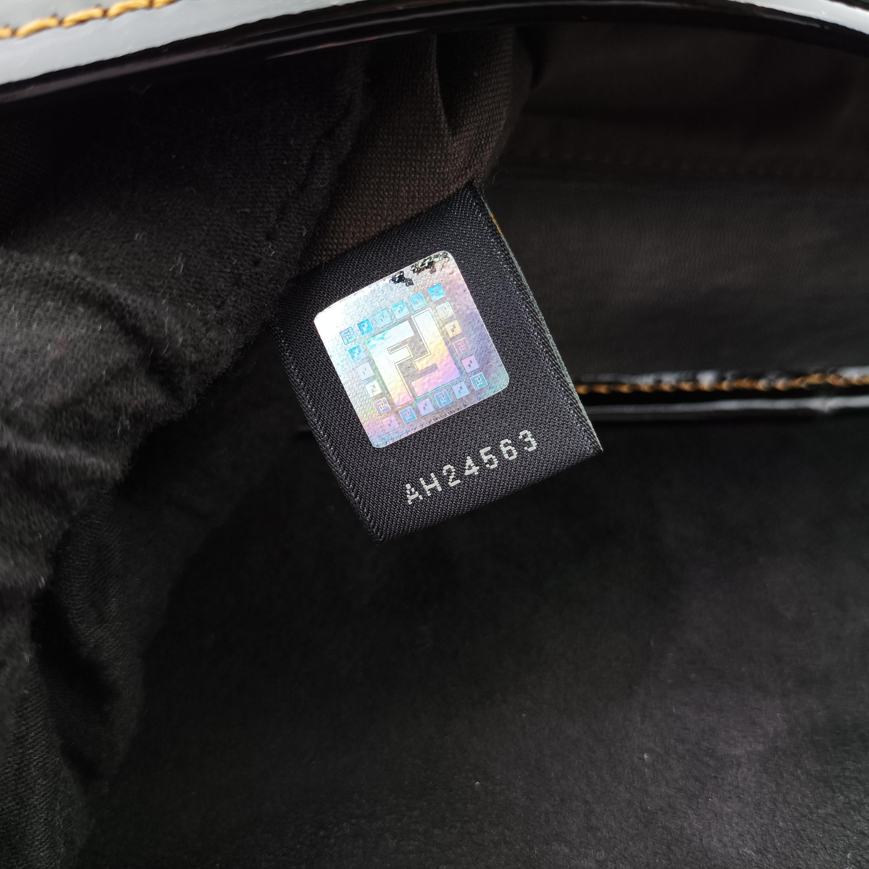 Pre-owned Fendi B Bag Black enamel 8BN166 handbag | stylenewstar