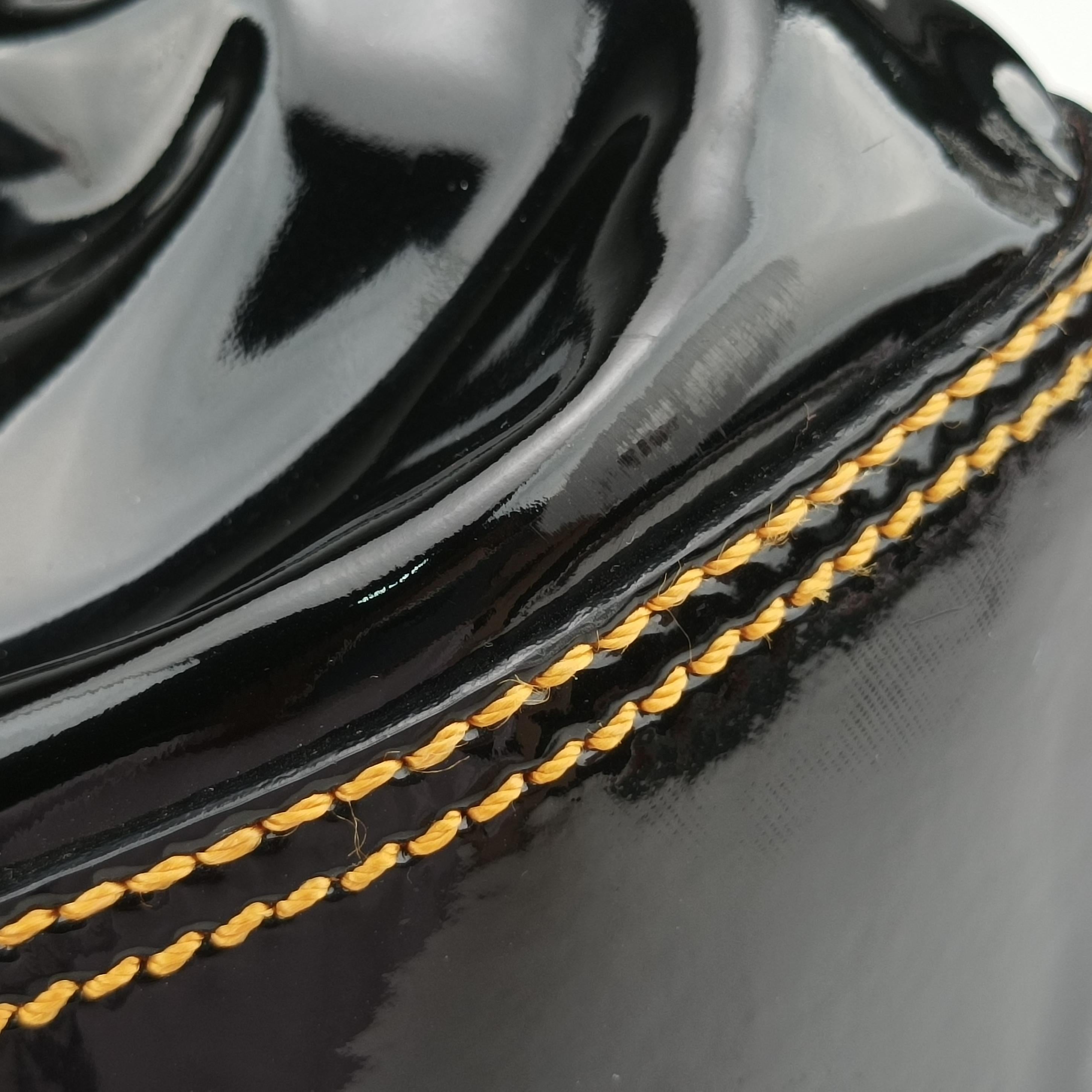 Pre-owned Fendi B Bag Black enamel 8BN166 handbag | stylenewstar