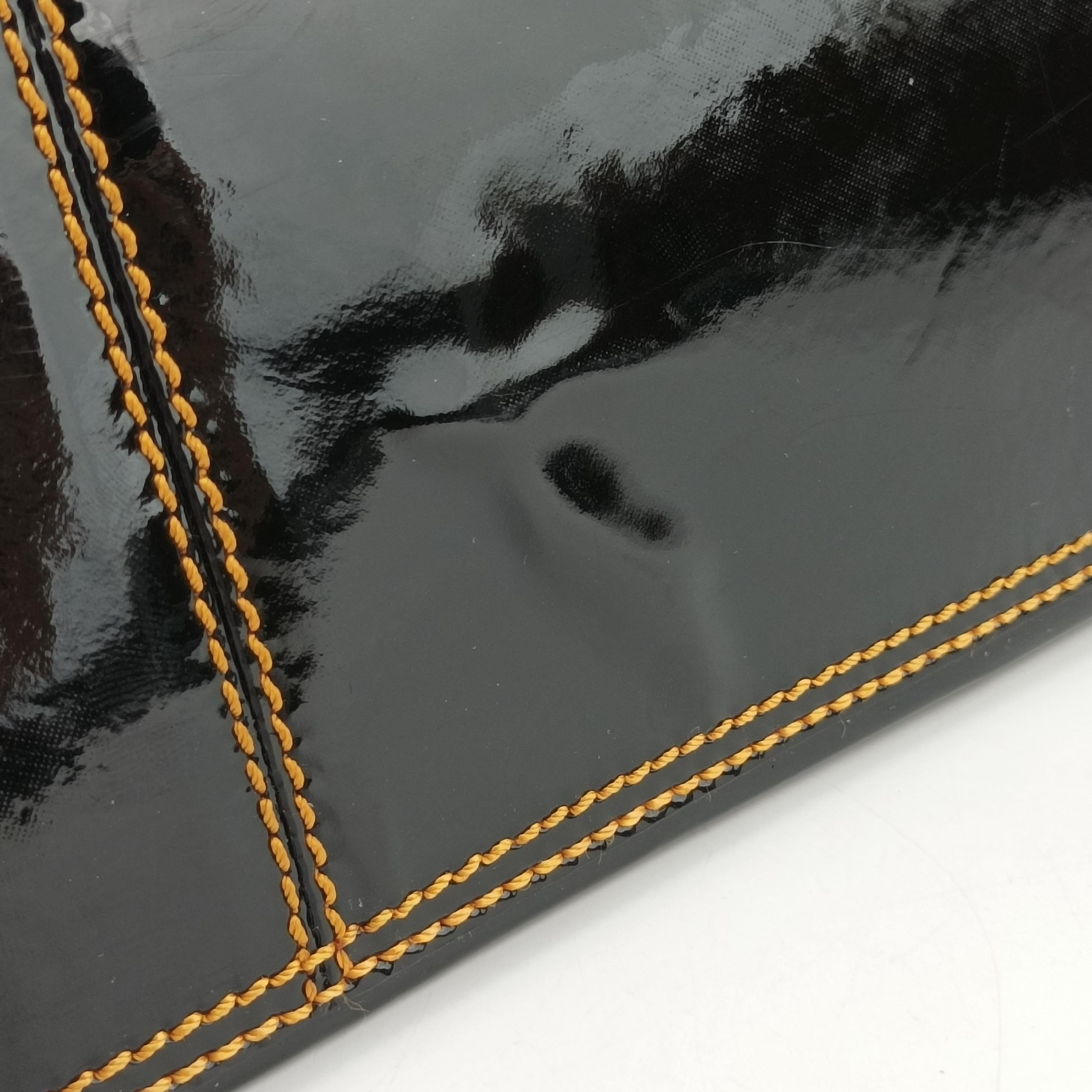Pre-owned Fendi B Bag Black enamel 8BN166 handbag | stylenewstar