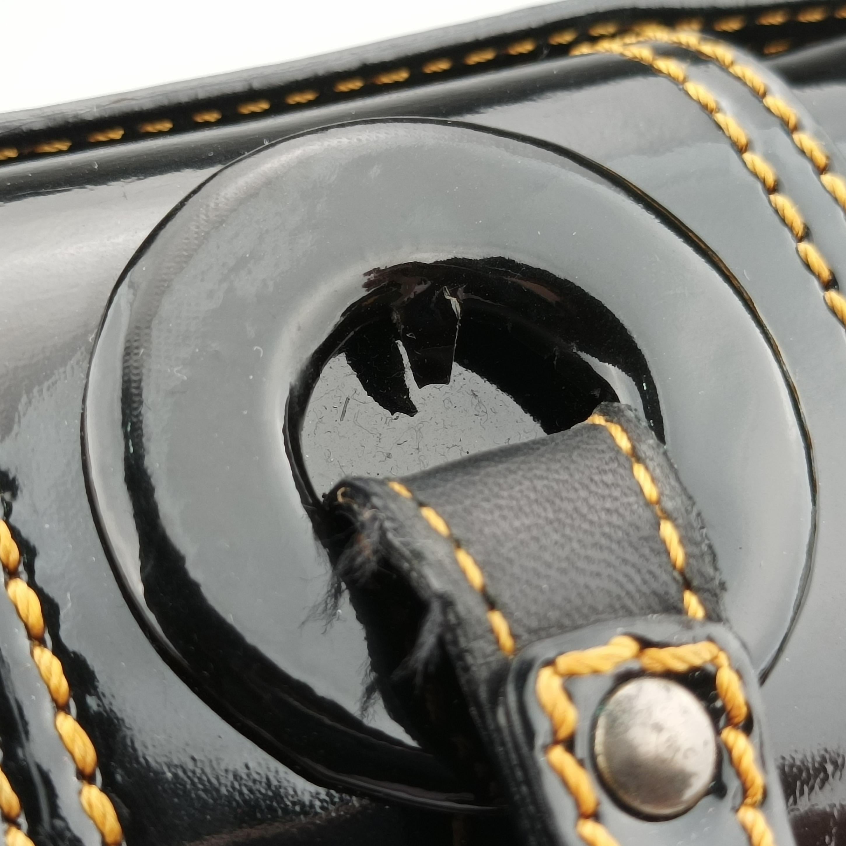 Pre-owned Fendi B Bag Black enamel 8BN166 handbag | stylenewstar