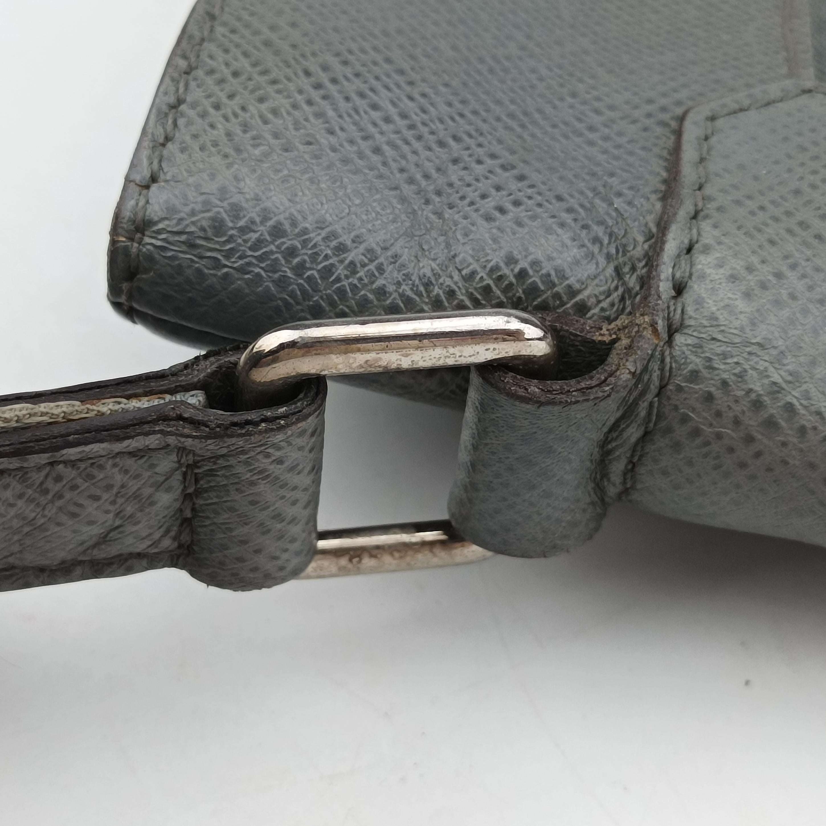 Pre-owned Louis Vuitton SASHA Grey TAIGA M32630 shoulderbag | stylenewstar
