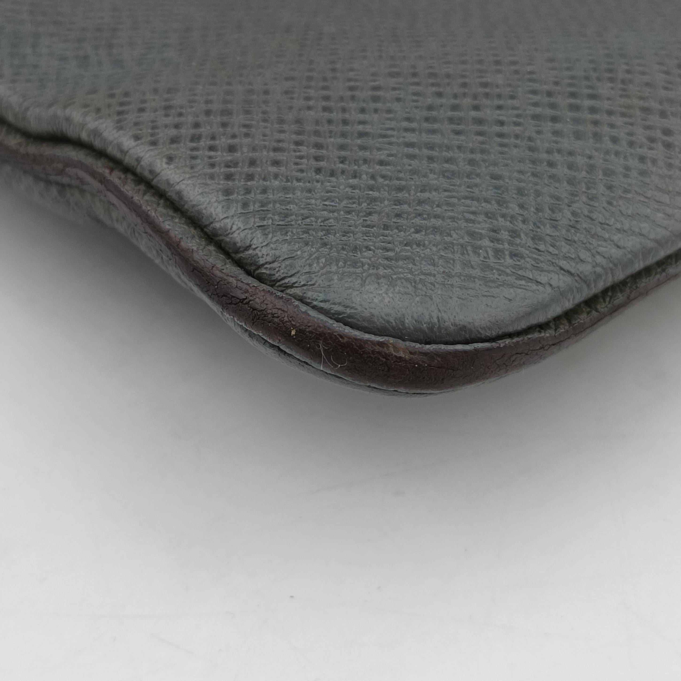 Pre-owned Louis Vuitton SASHA Grey TAIGA M32630 shoulderbag | stylenewstar