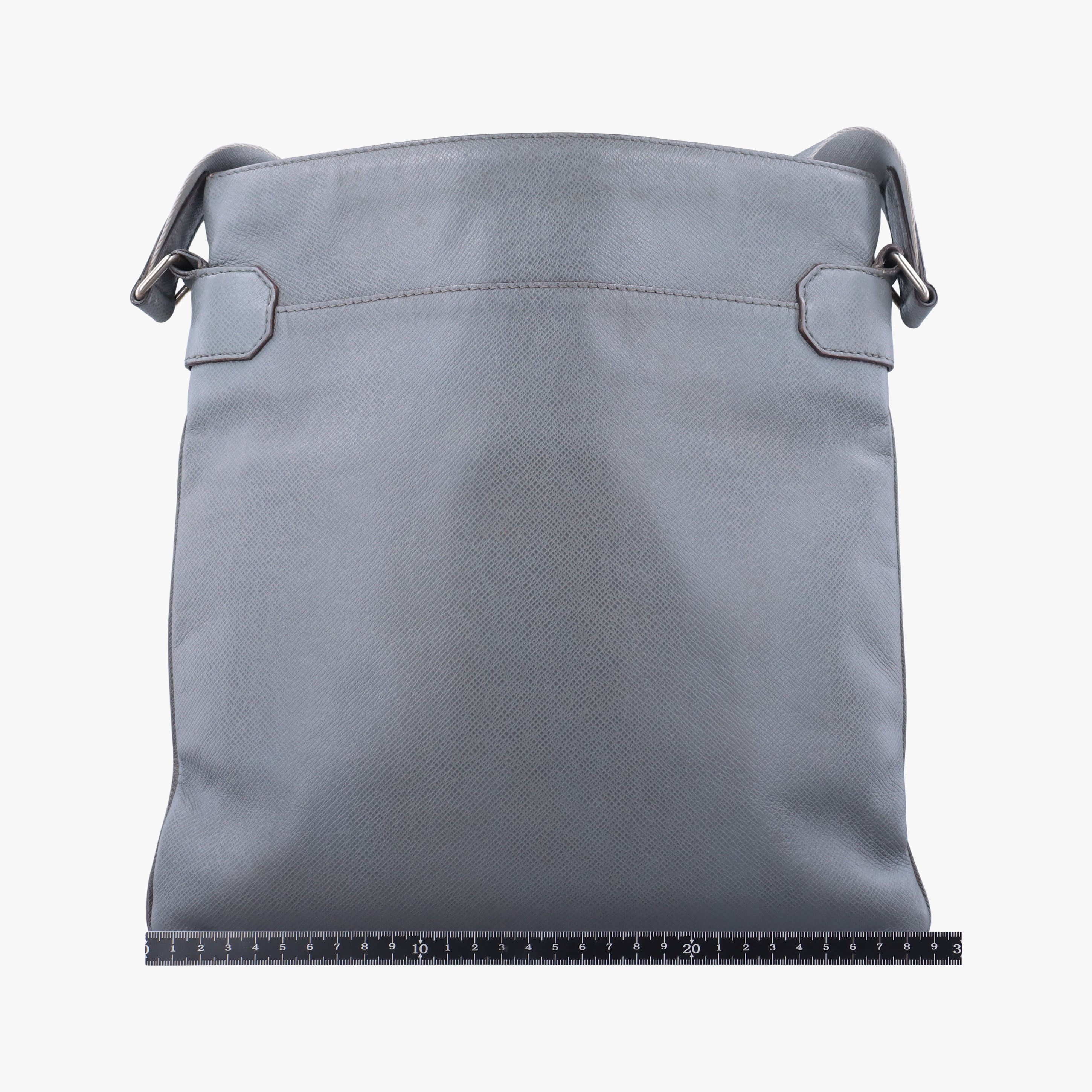 Pre-owned Louis Vuitton SASHA Grey TAIGA M32630 shoulderbag | stylenewstar