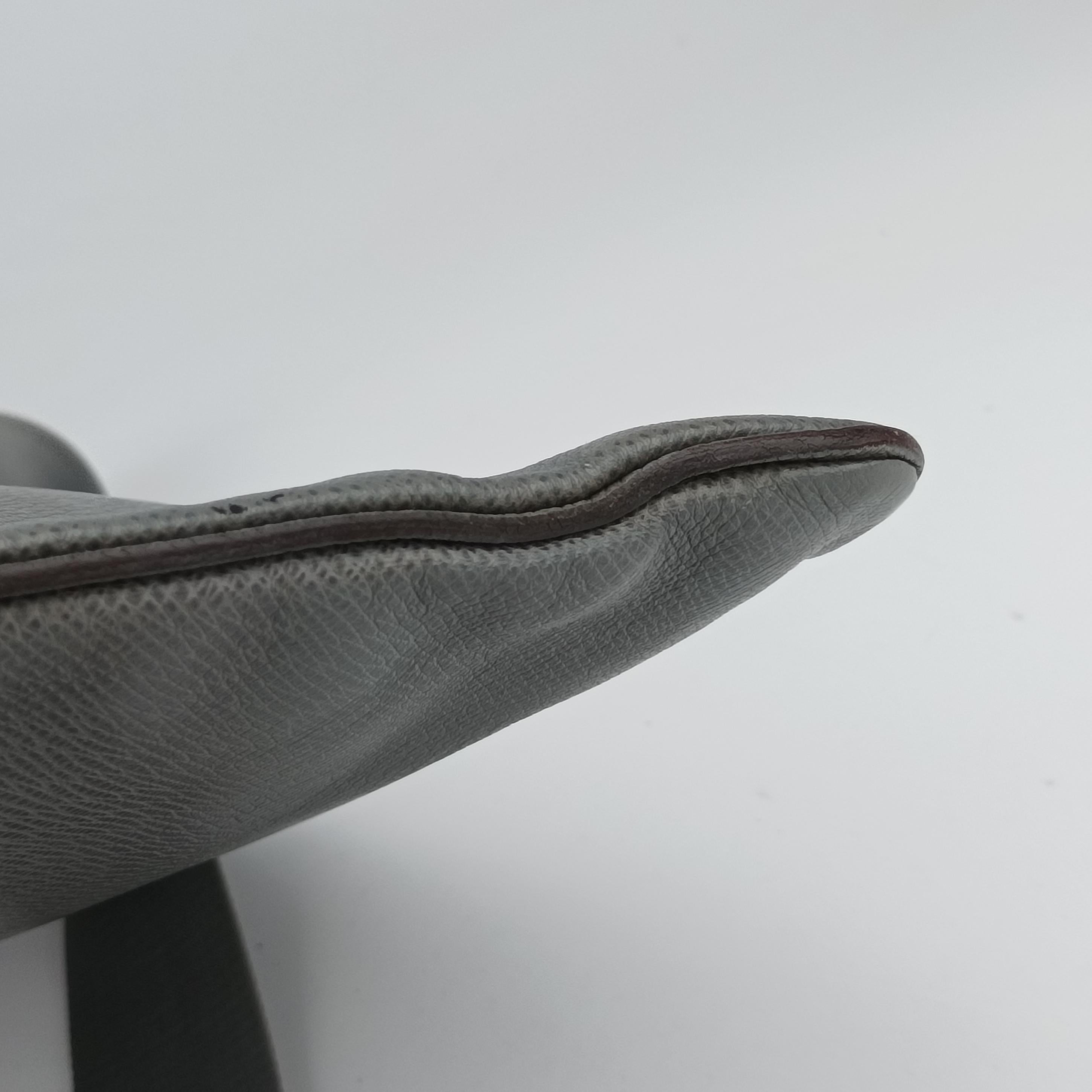 Pre-owned Louis Vuitton SASHA Grey TAIGA M32630 shoulderbag | stylenewstar