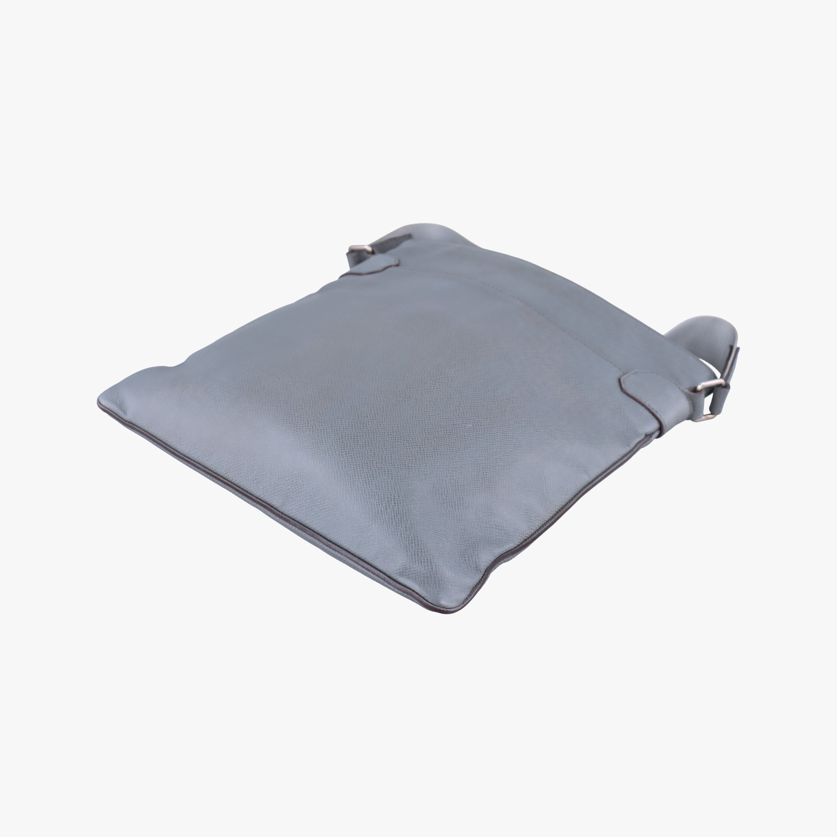 Pre-owned Louis Vuitton SASHA Grey TAIGA M32630 shoulderbag | stylenewstar