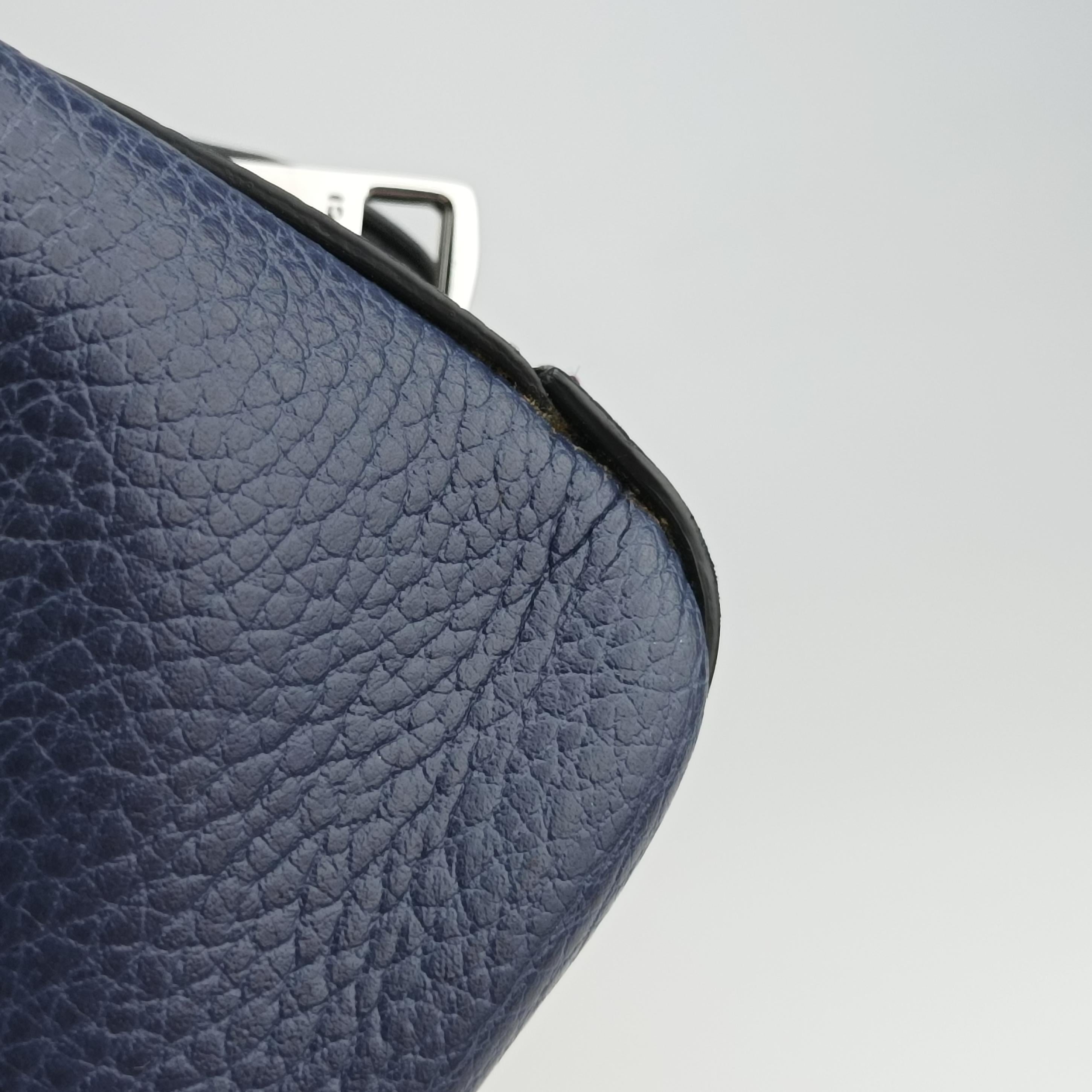 Pre-owned Gucci Cosmopolis Black×blue Leather 411872 handbag | stylenewstar