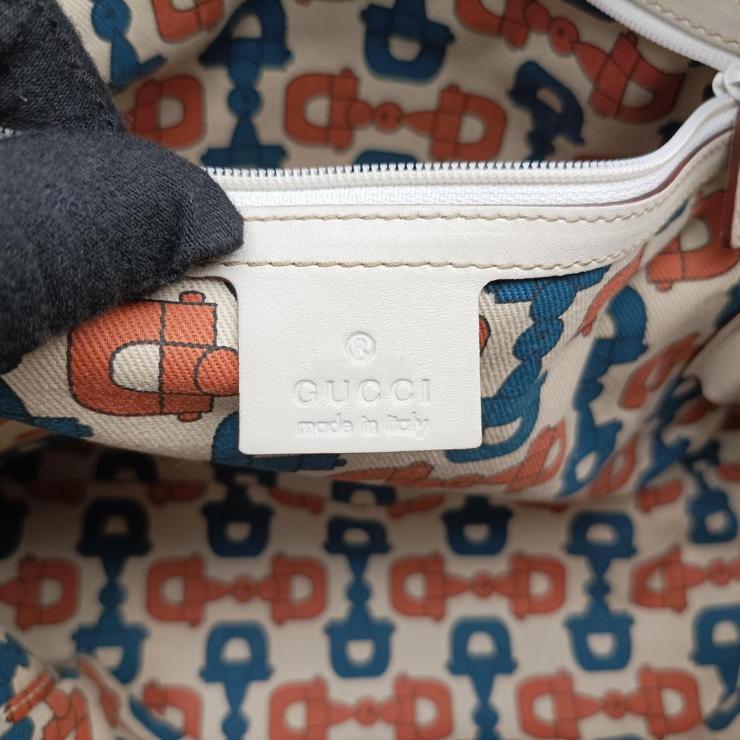 Vintage Gucci logo plate White Leather 145993 shoulderbag | stylenewstar