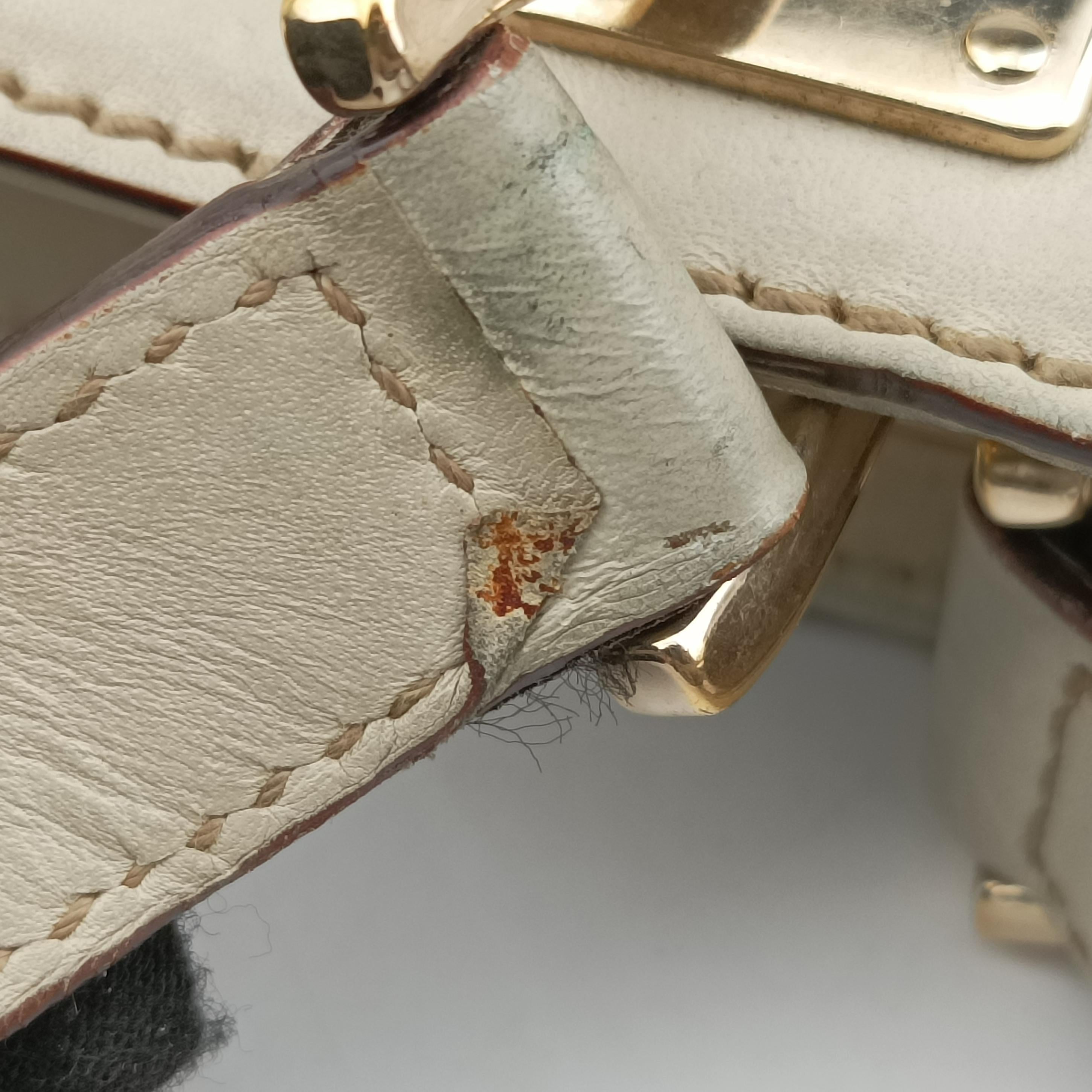 Vintage Gucci logo plate White Leather 145993 shoulderbag | stylenewstar