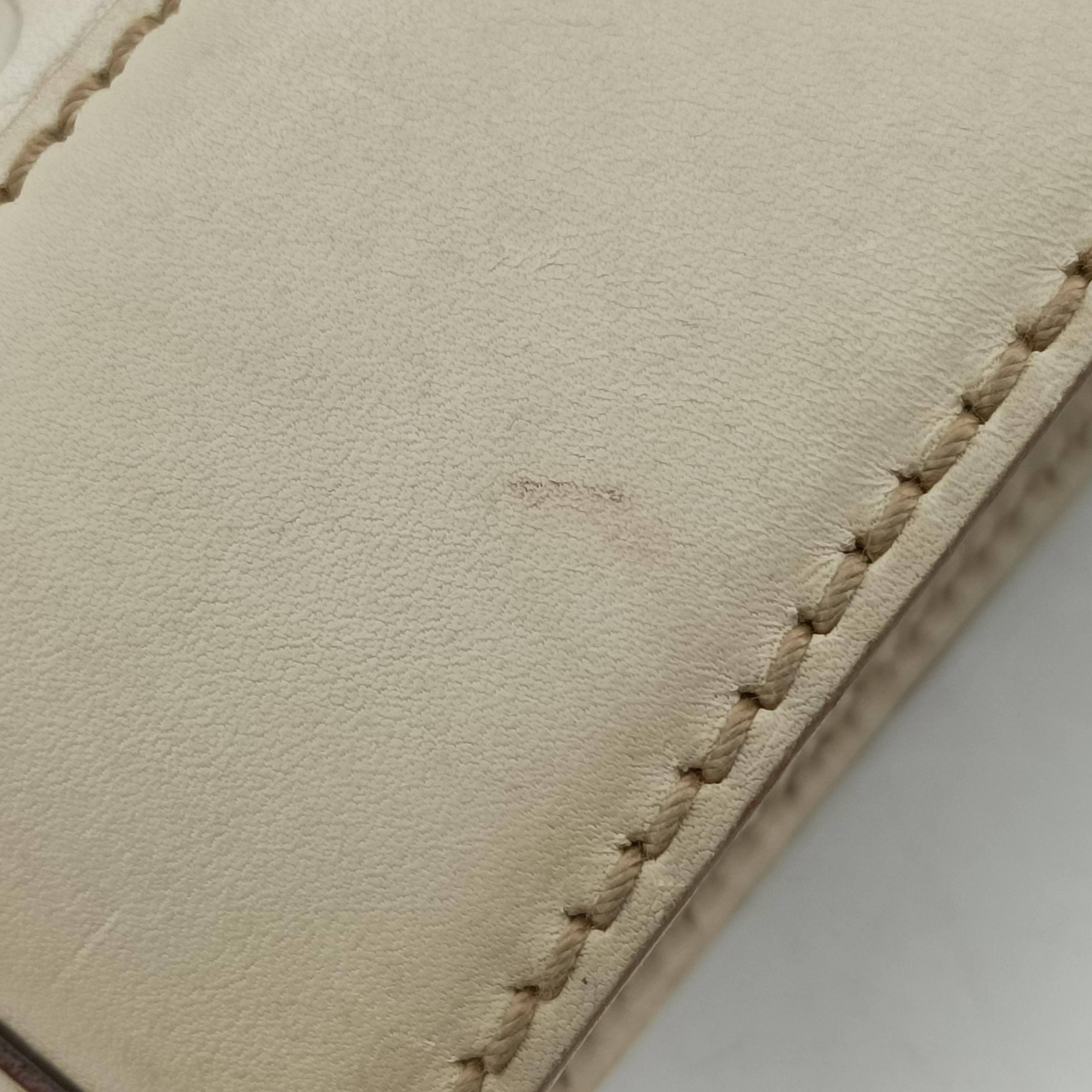 Vintage Gucci logo plate White Leather 145993 shoulderbag | stylenewstar