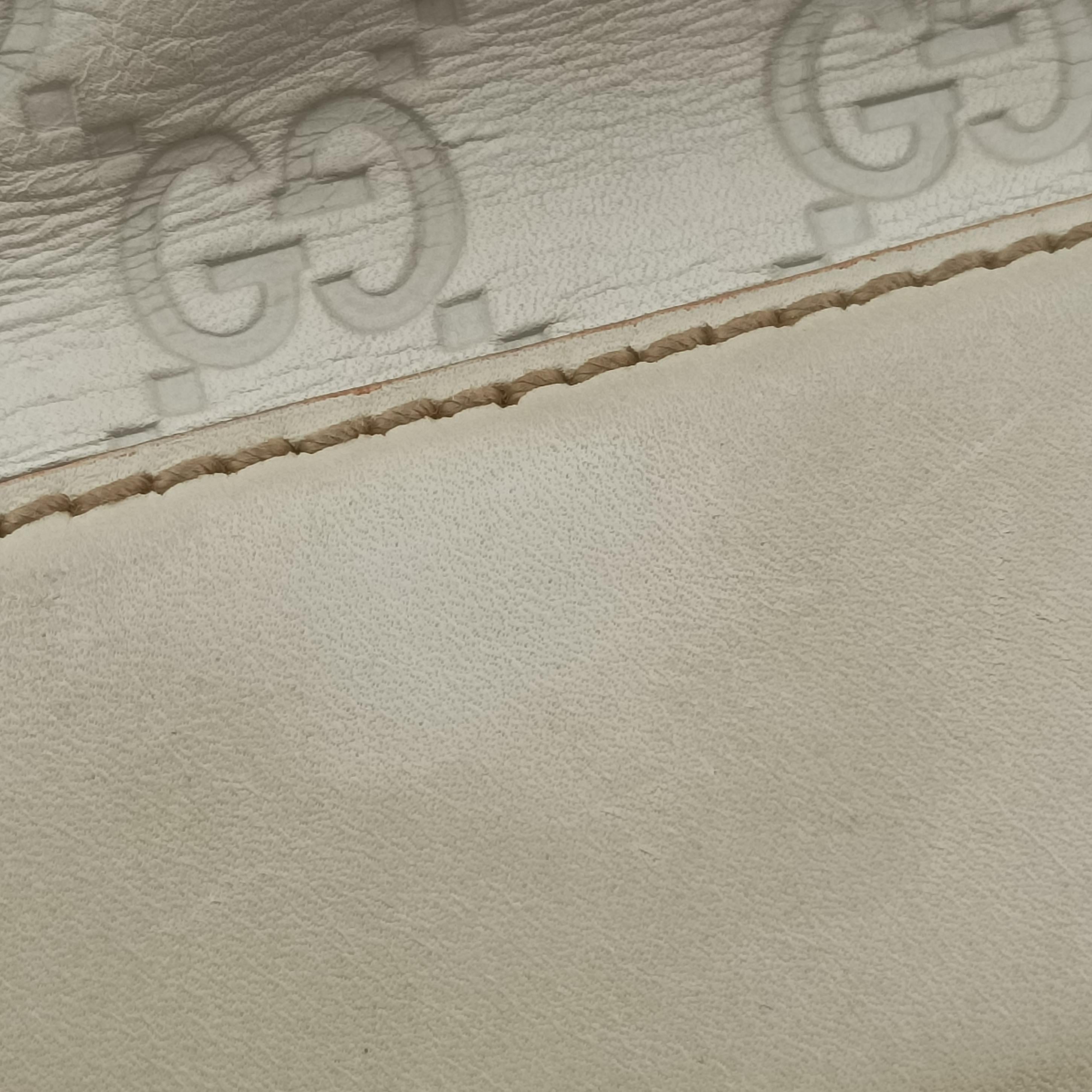 Vintage Gucci logo plate White Leather 145993 shoulderbag | stylenewstar