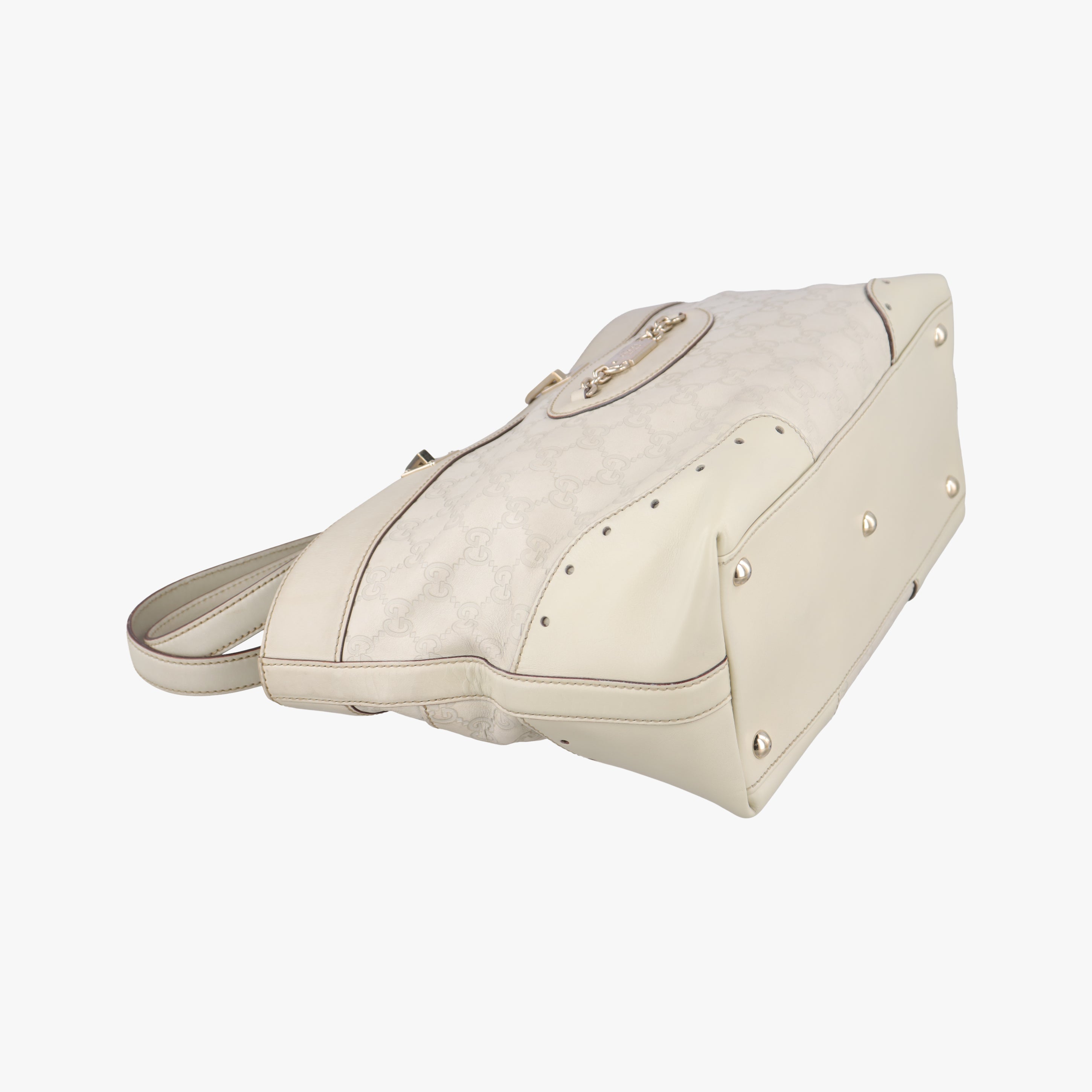 Vintage Gucci logo plate White Leather 145993 shoulderbag | stylenewstar