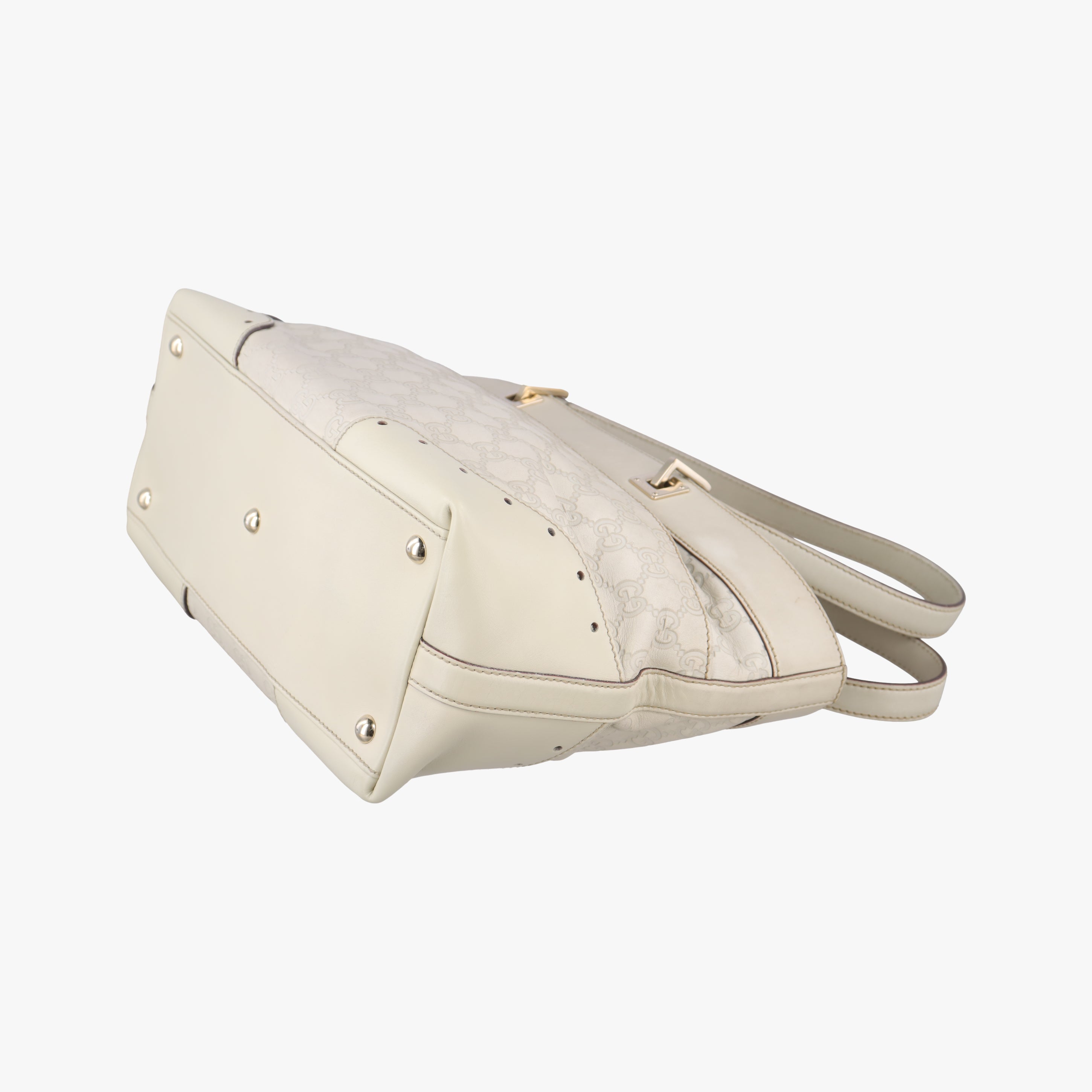 Vintage Gucci logo plate White Leather 145993 shoulderbag | stylenewstar
