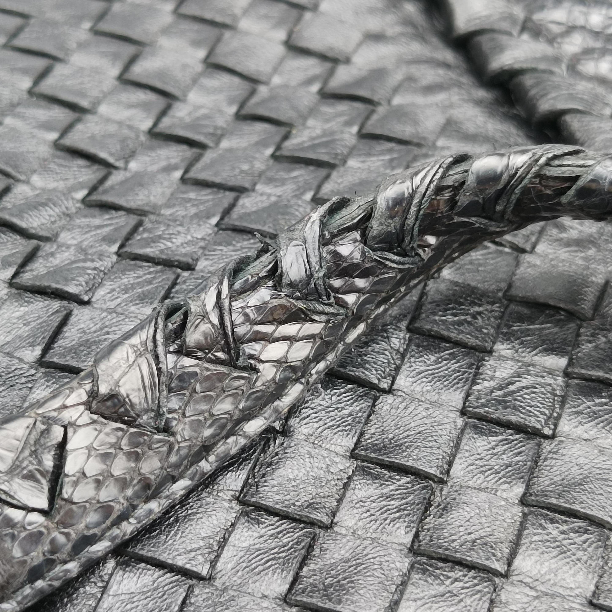 Pre-owned Bottega Veneta Intrecciato Black lambskin  shoulderbag | stylenewstar