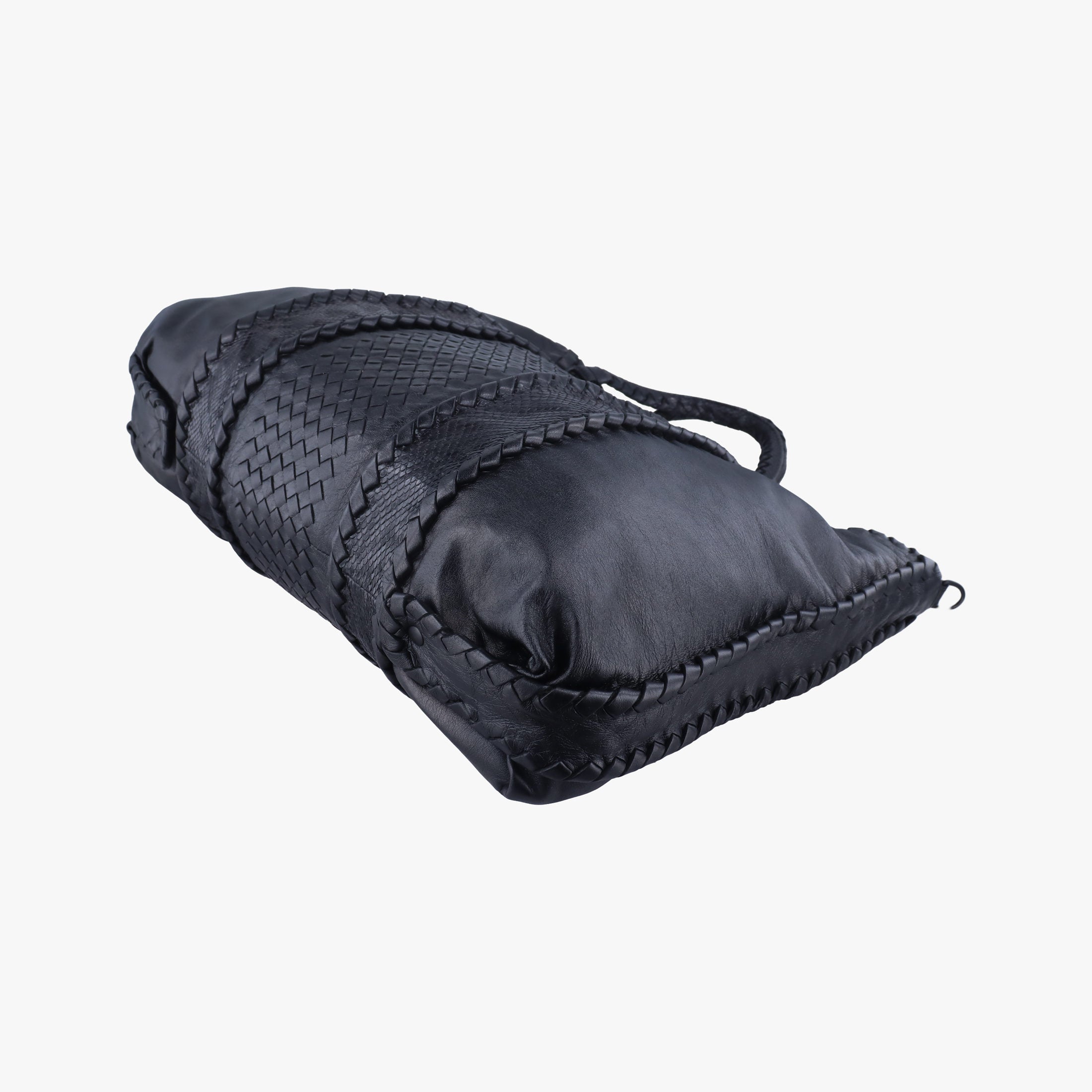 Pre-owned Bottega Veneta Intrecciato Black lambskin  shoulderbag | stylenewstar